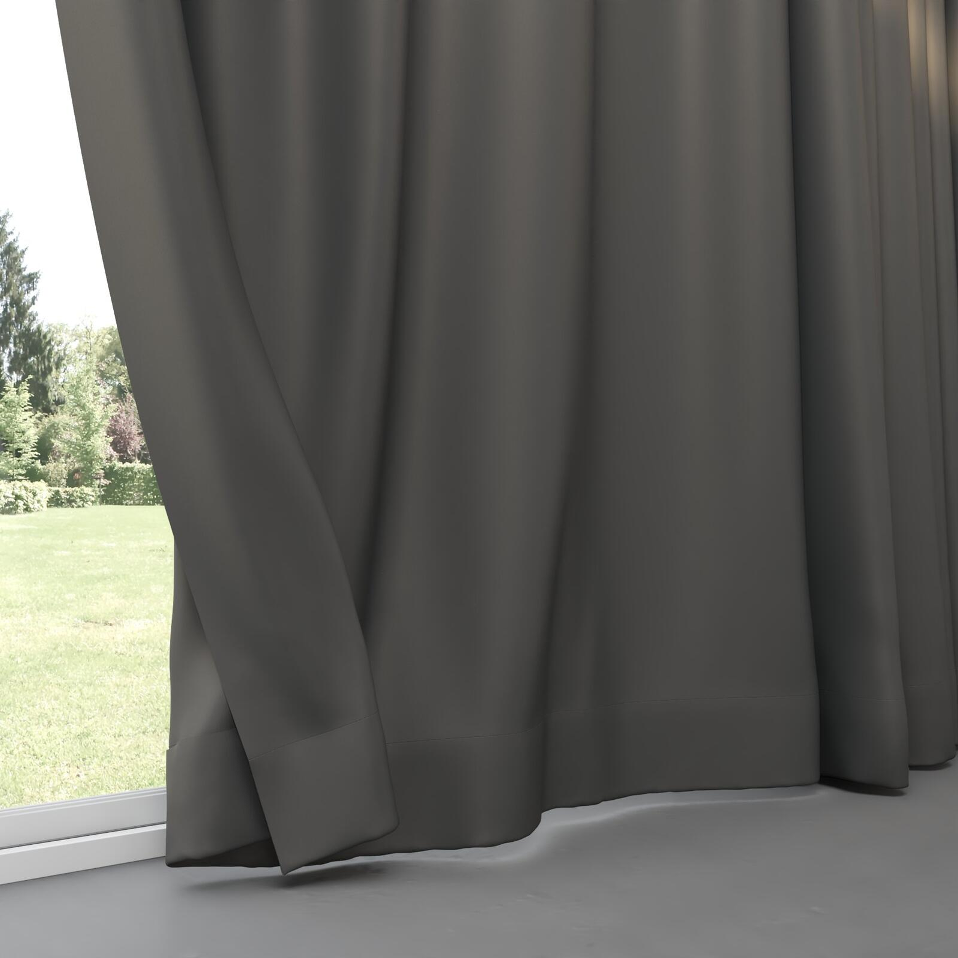 Bottom view of Blockbuster Carbon, pinch pleat
