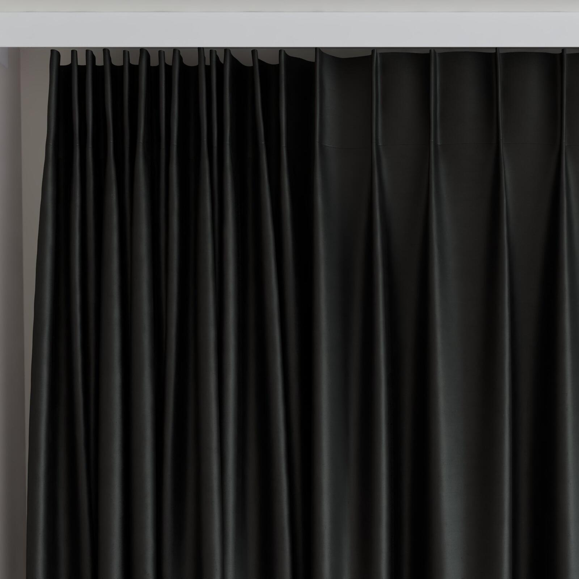 Top view of Mont Blanc Onyx, on curtain rail