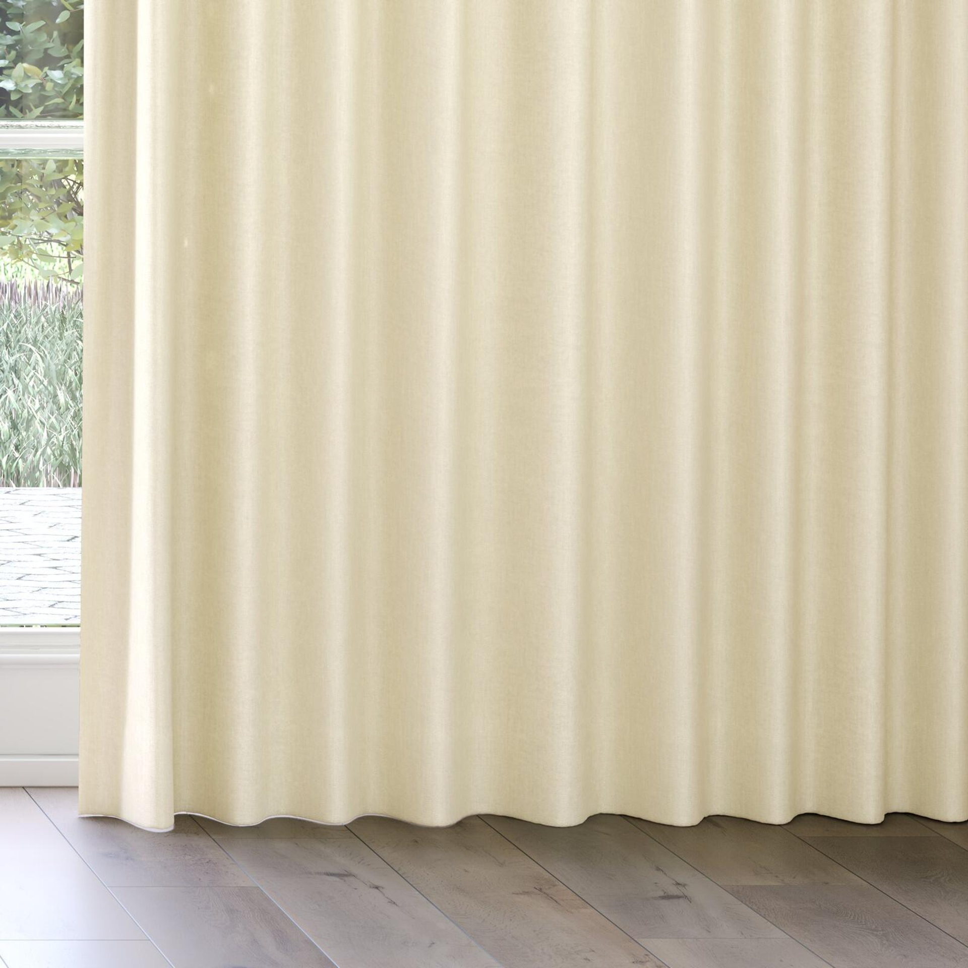 Bottom view of Bronco Parchment, on curtain rail