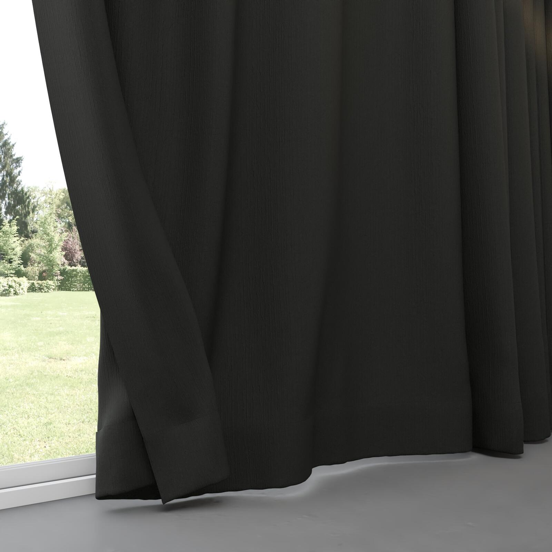 Bottom view of Northstar Onyx, pinch pleat
