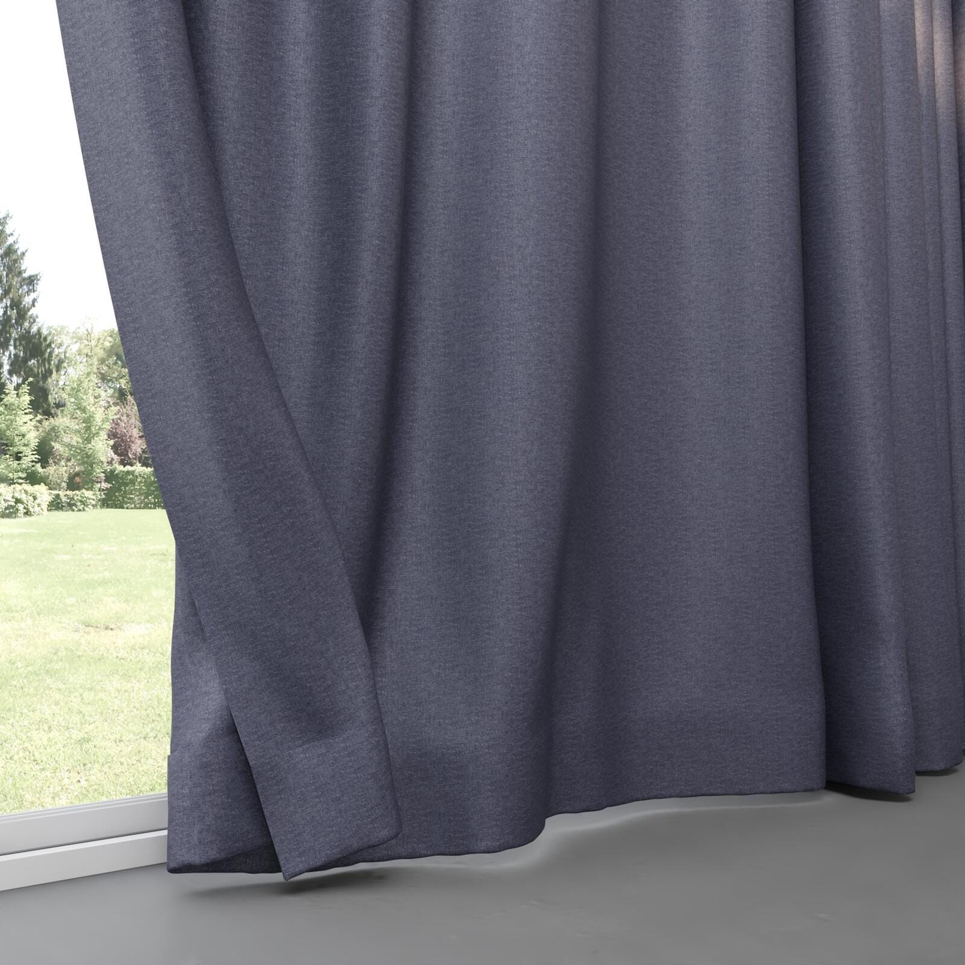 Bottom view of Taylor Coastal, pinch pleat
