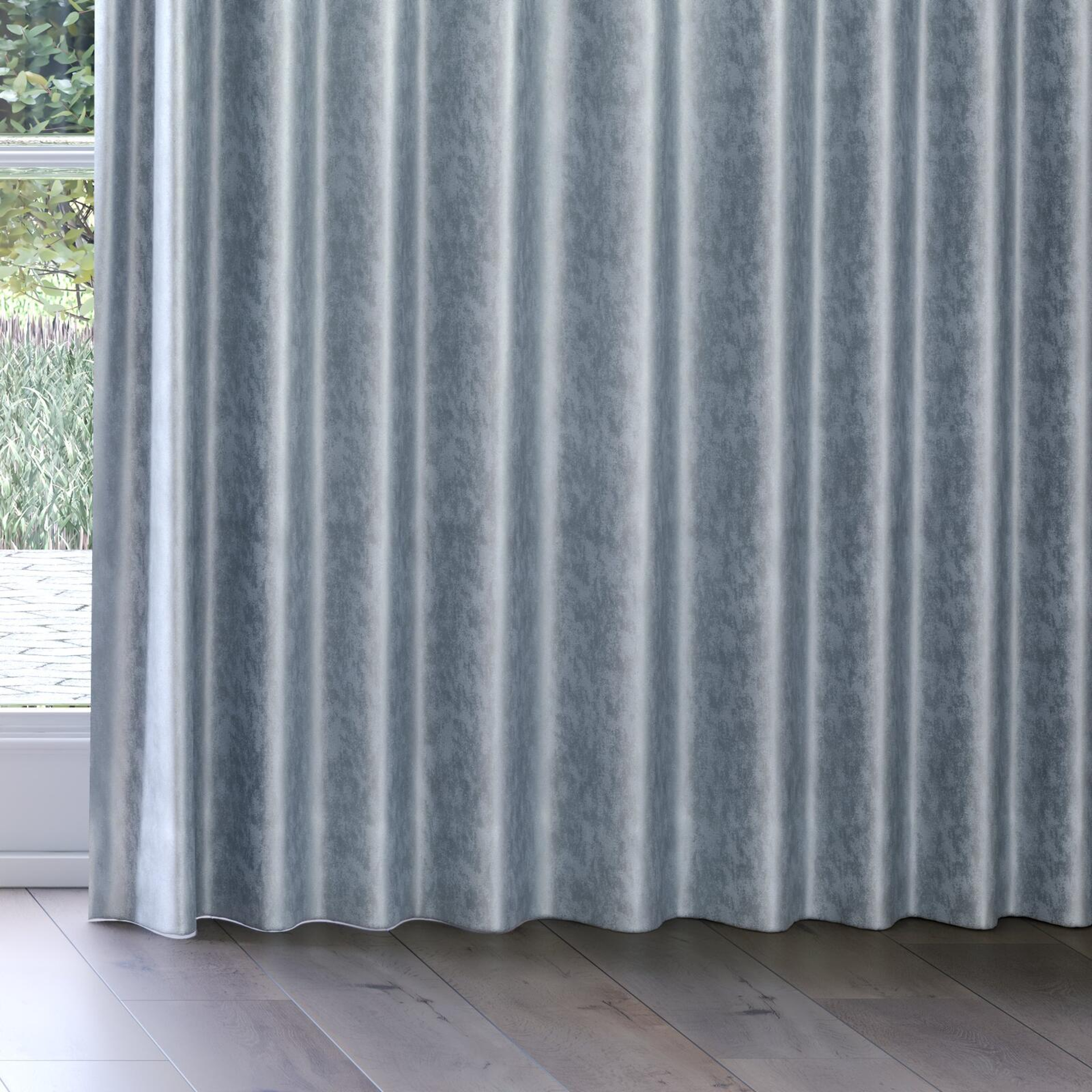 Bottom view of Fizz Dream, on curtain rail