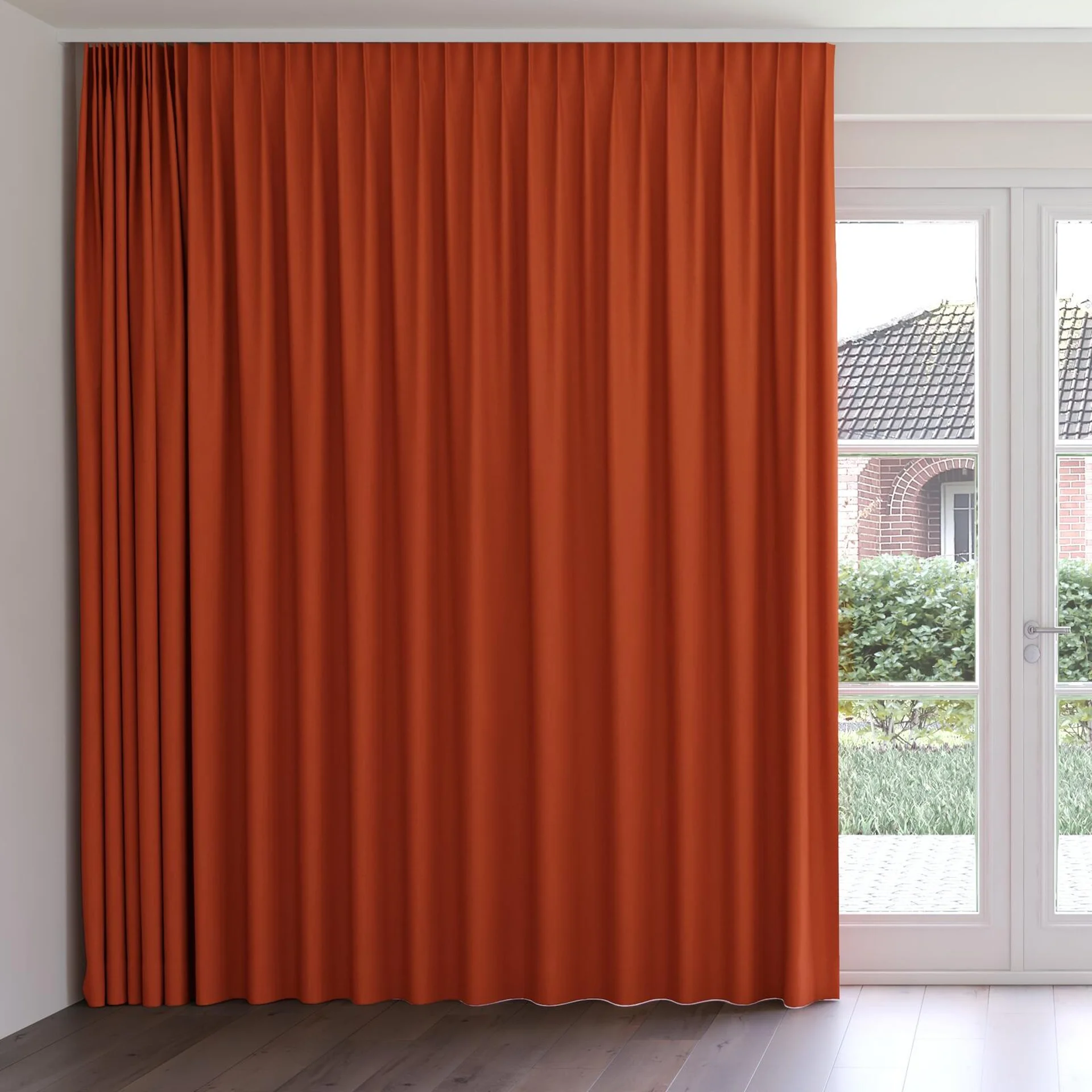Front view of Luxo Spice, on curtain rail