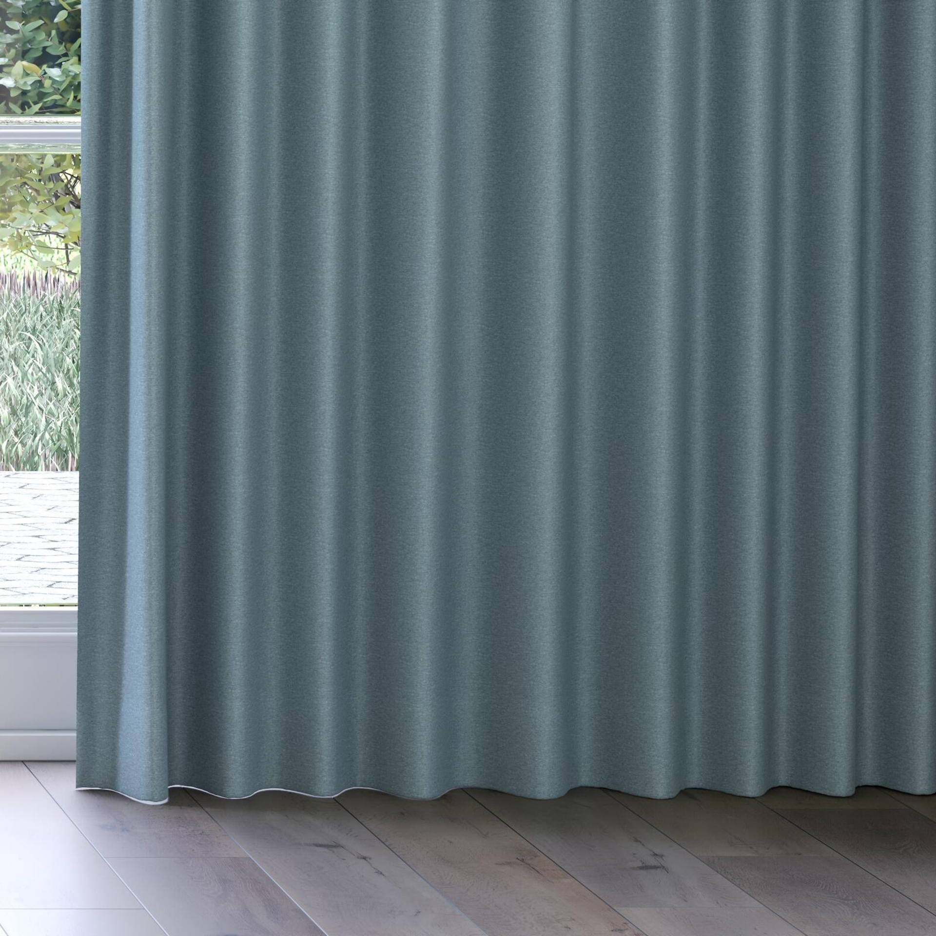 Bottom view of Duede Mineral, on curtain rail
