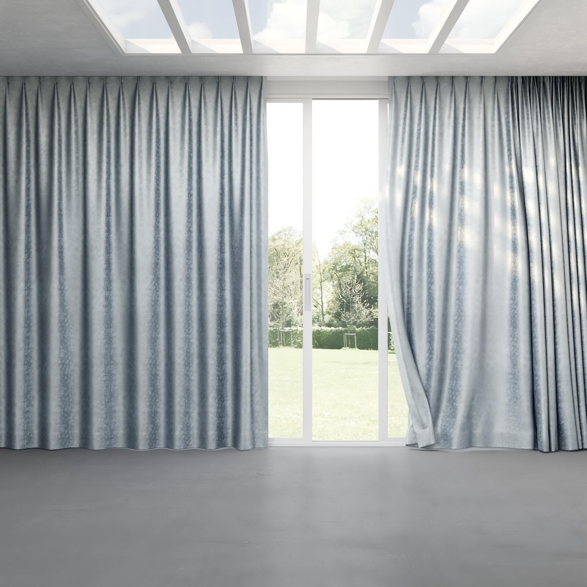 Full view of Fizz Dream, pinch pleat
