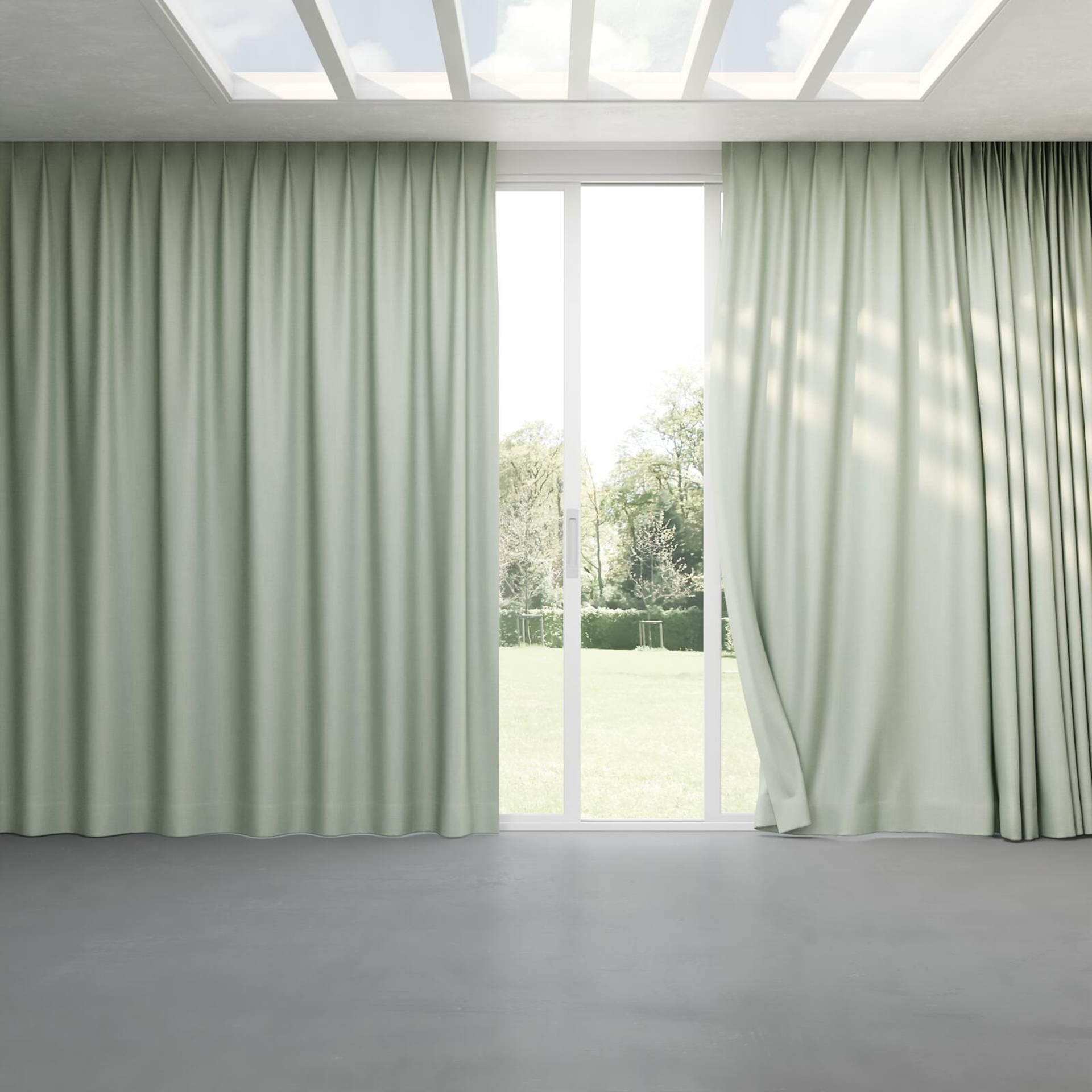 Full view of Gent Balsam, pinch pleat