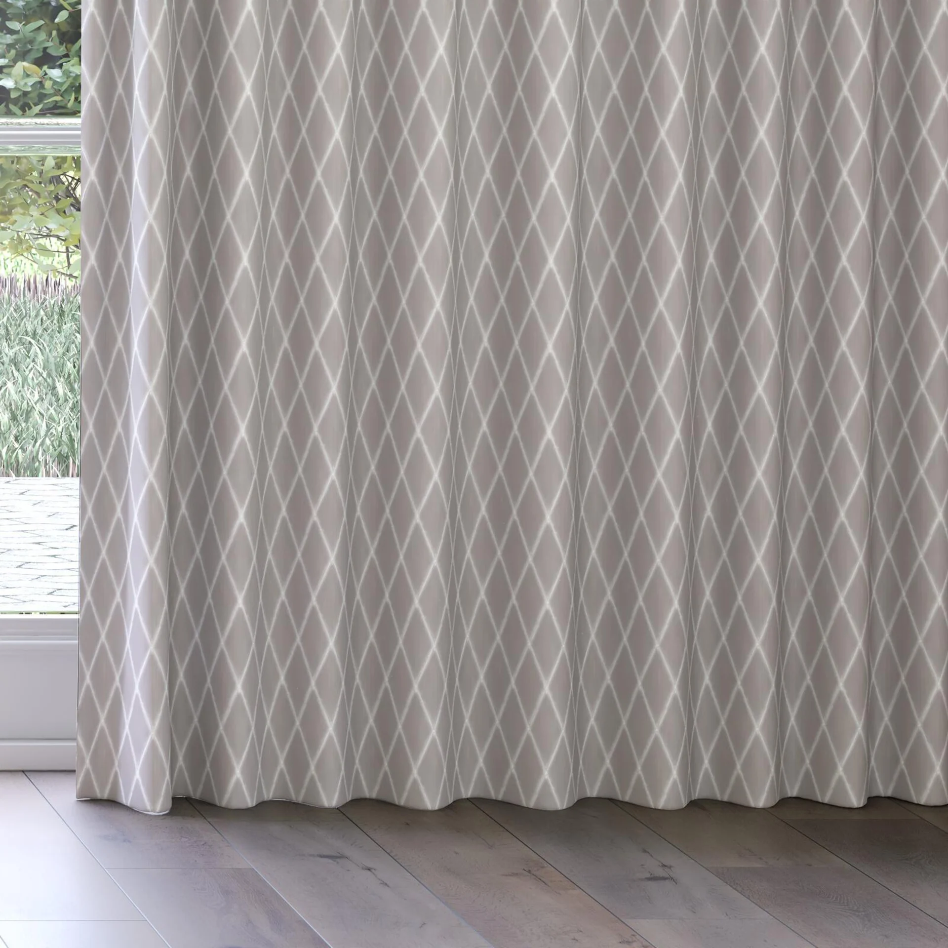 Bottom view of Pantheon Lunar, on curtain rail