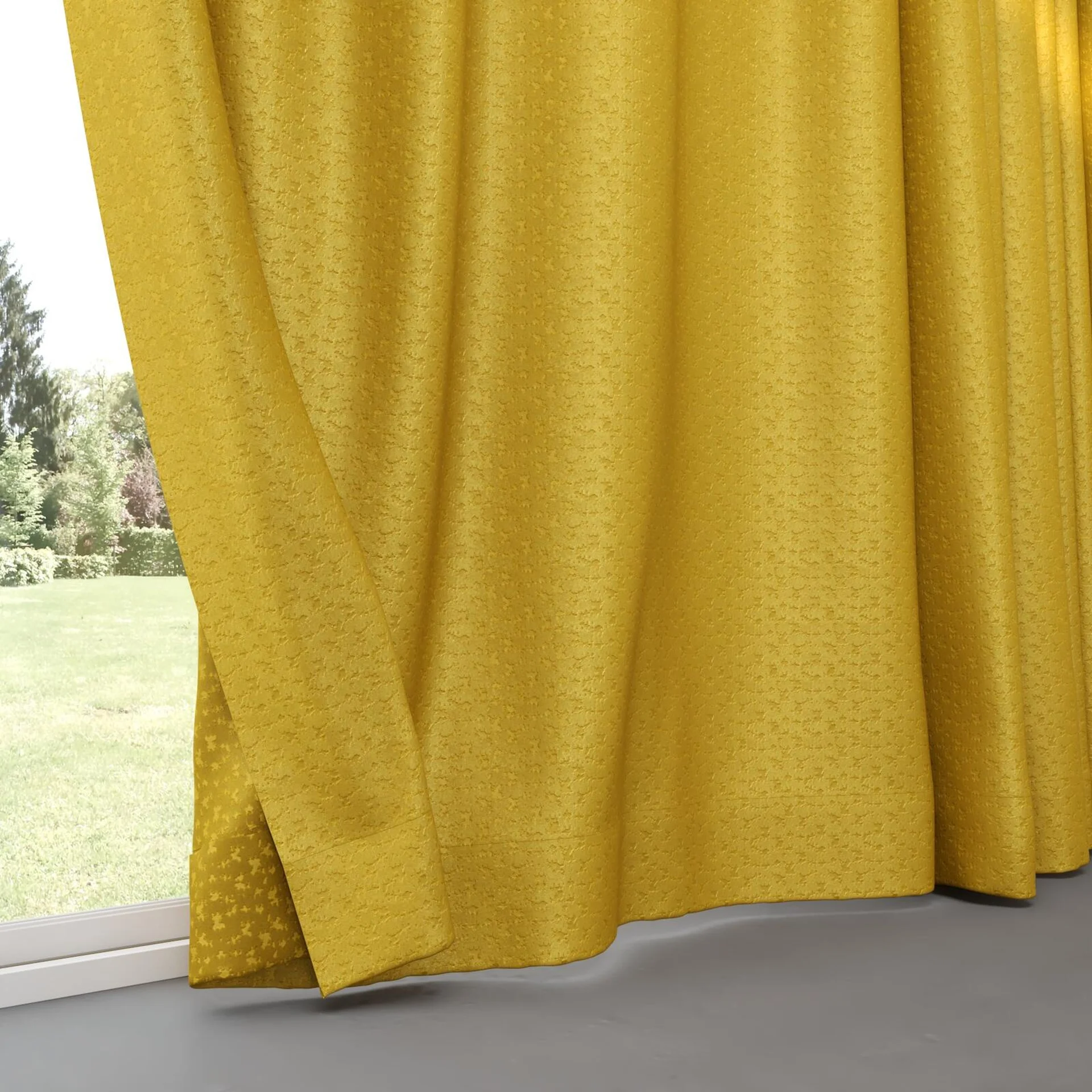 Bottom view of Requiem Gold, pinch pleat