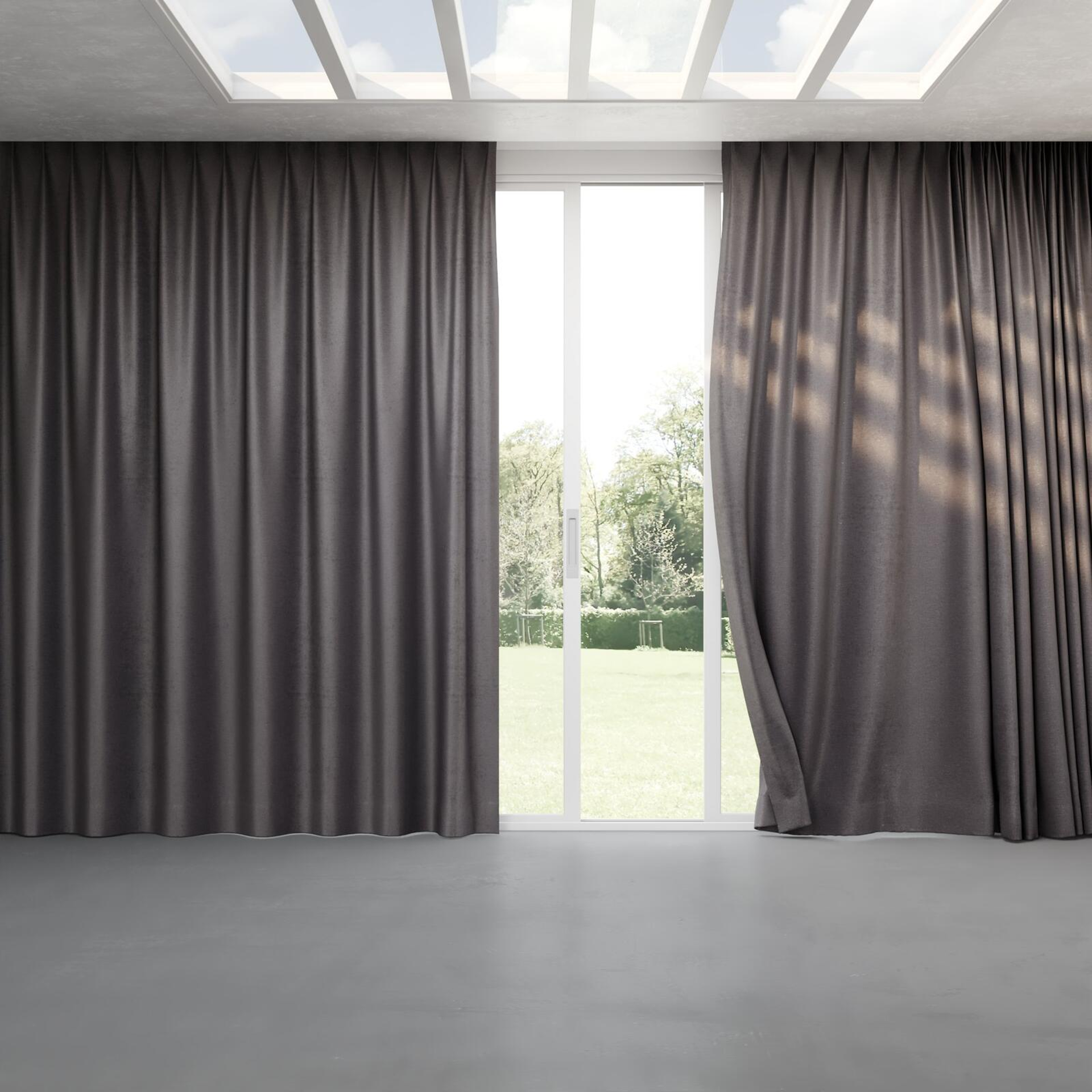 Full view of Lambada Metal, pinch pleat
