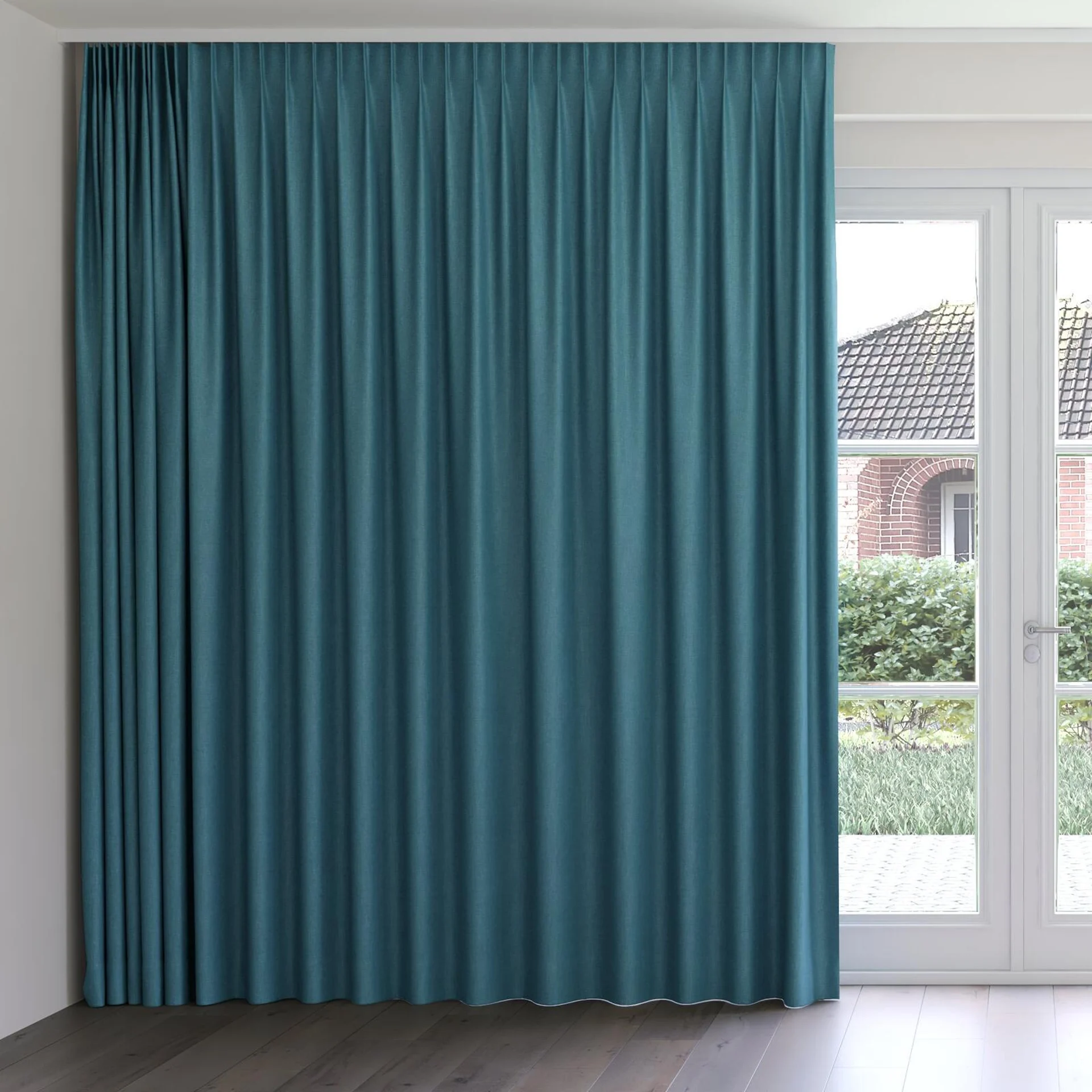 Front view of Perfecto Hydro, on curtain rail