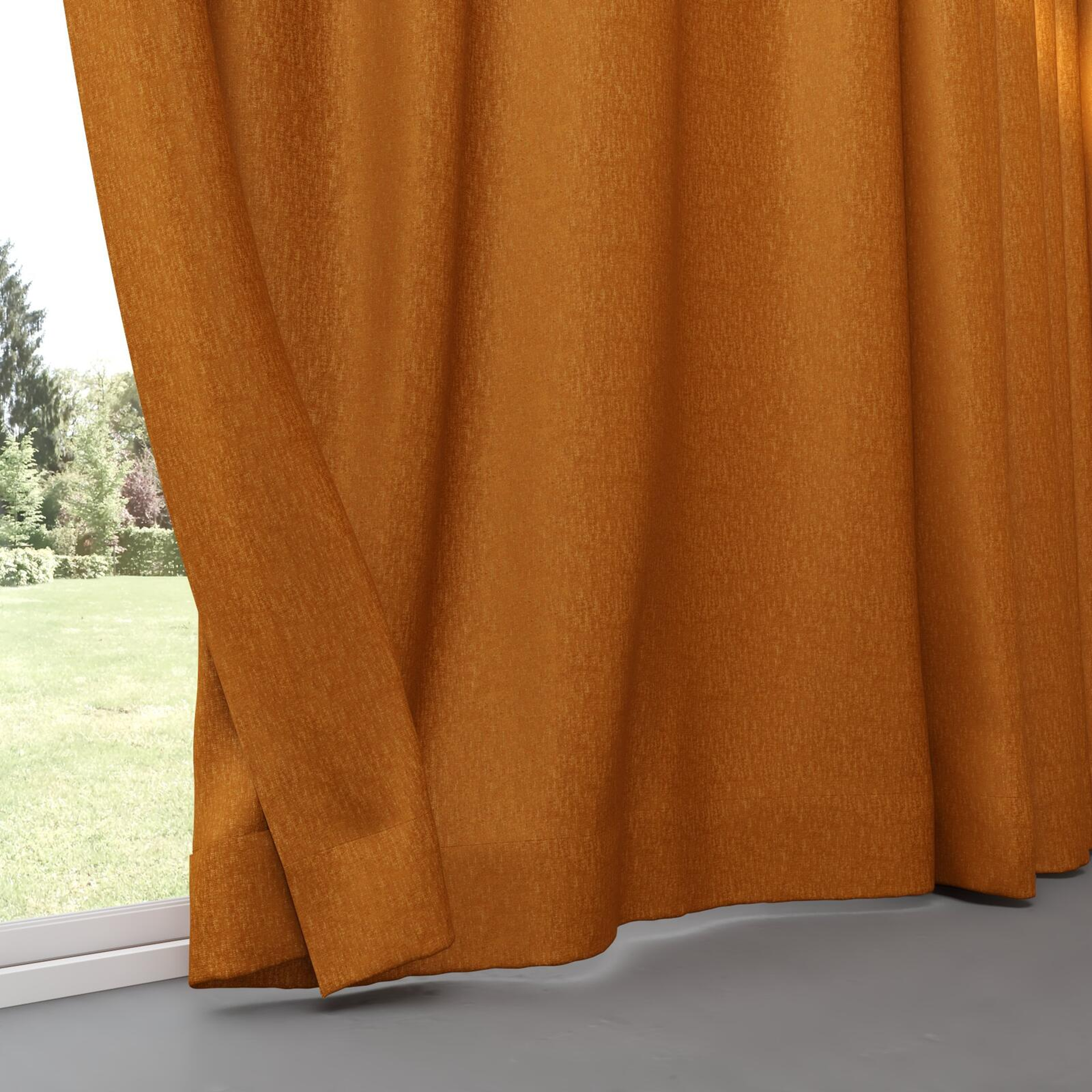 Bottom view of Rewind Fox, pinch pleat