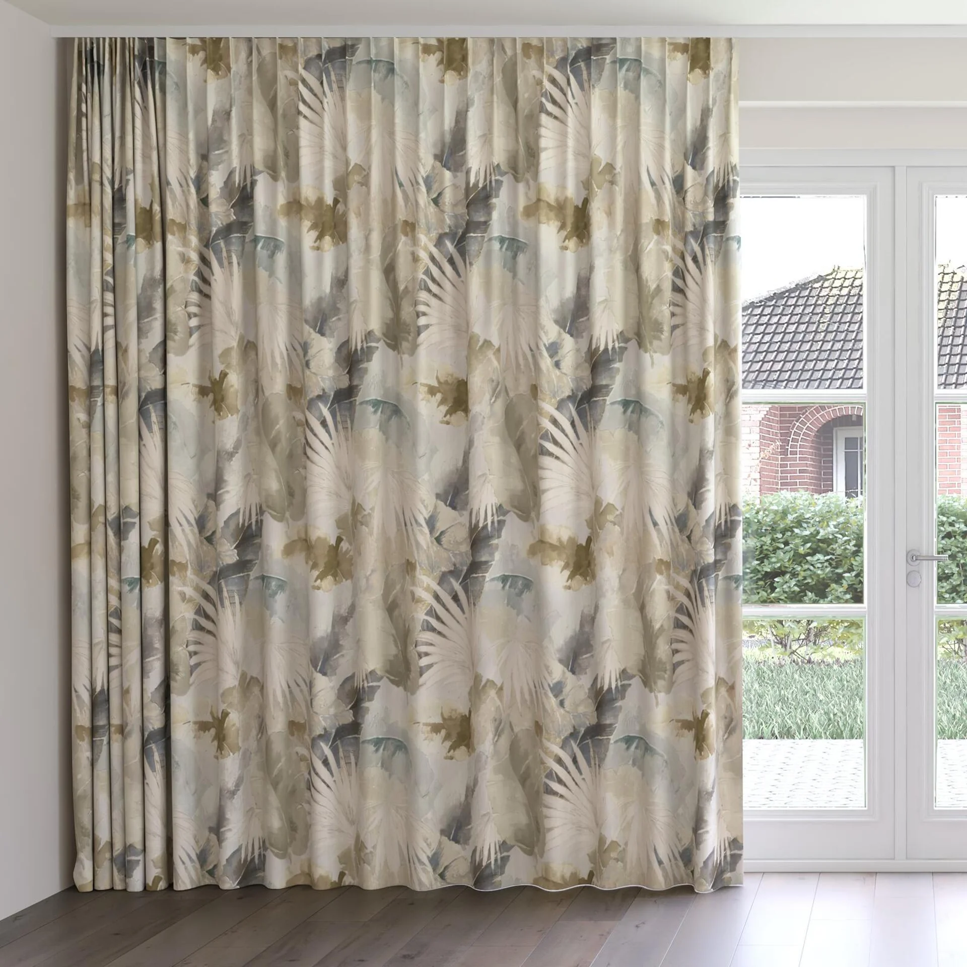 Front view of Canopy Gilver, on curtain rail