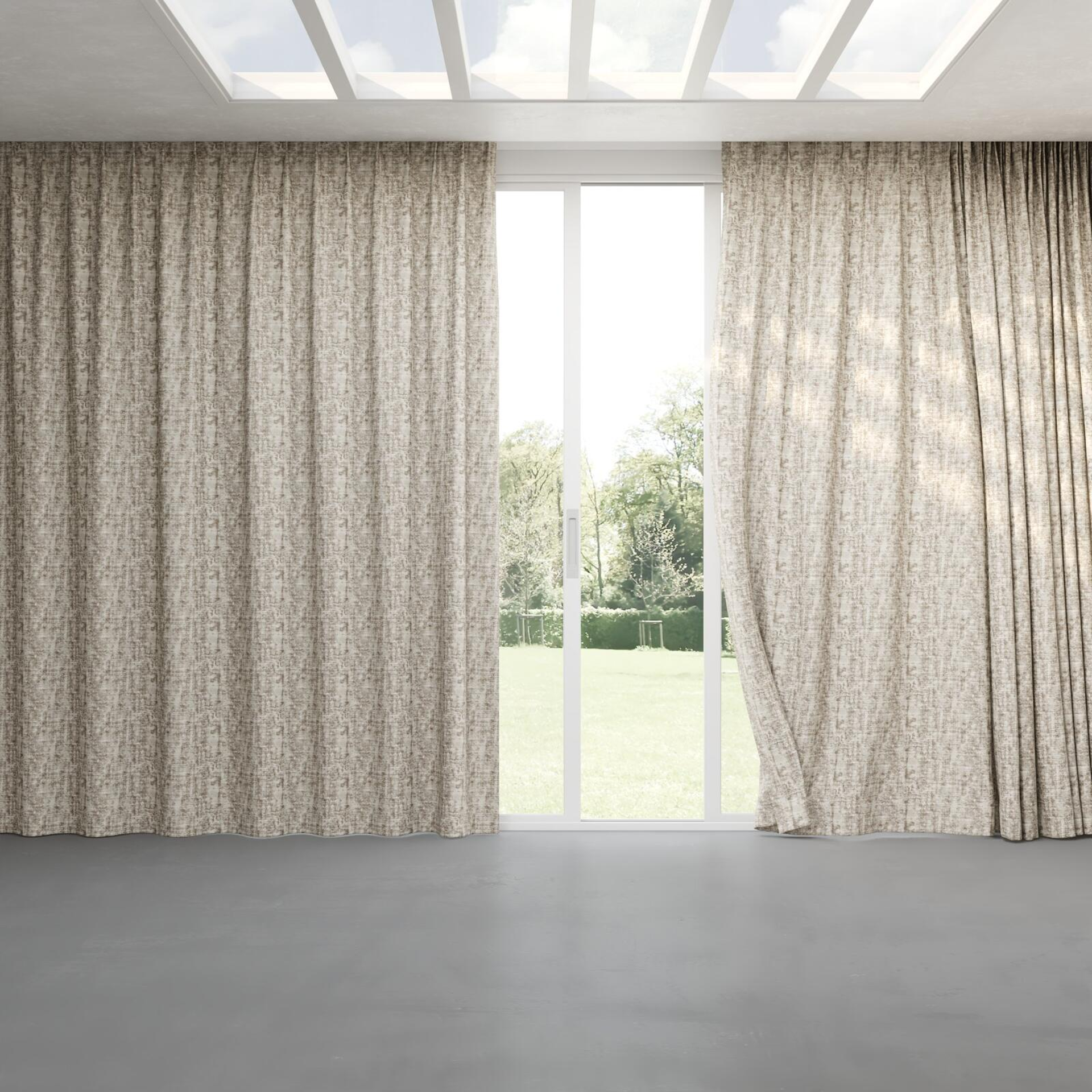 Full view of Member Fresco, pinch pleat