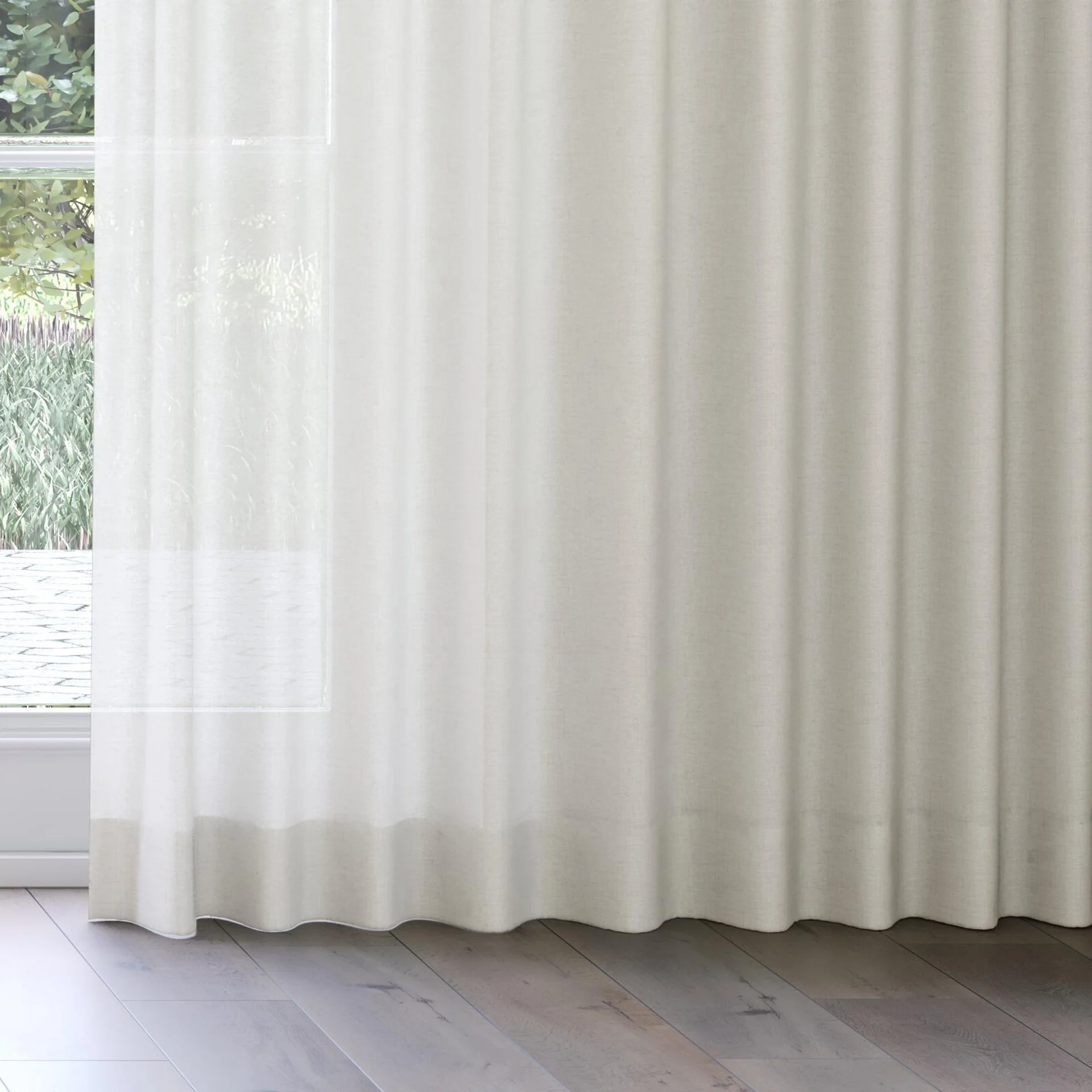 Bottom view of Rava Nougat, on curtain rail
