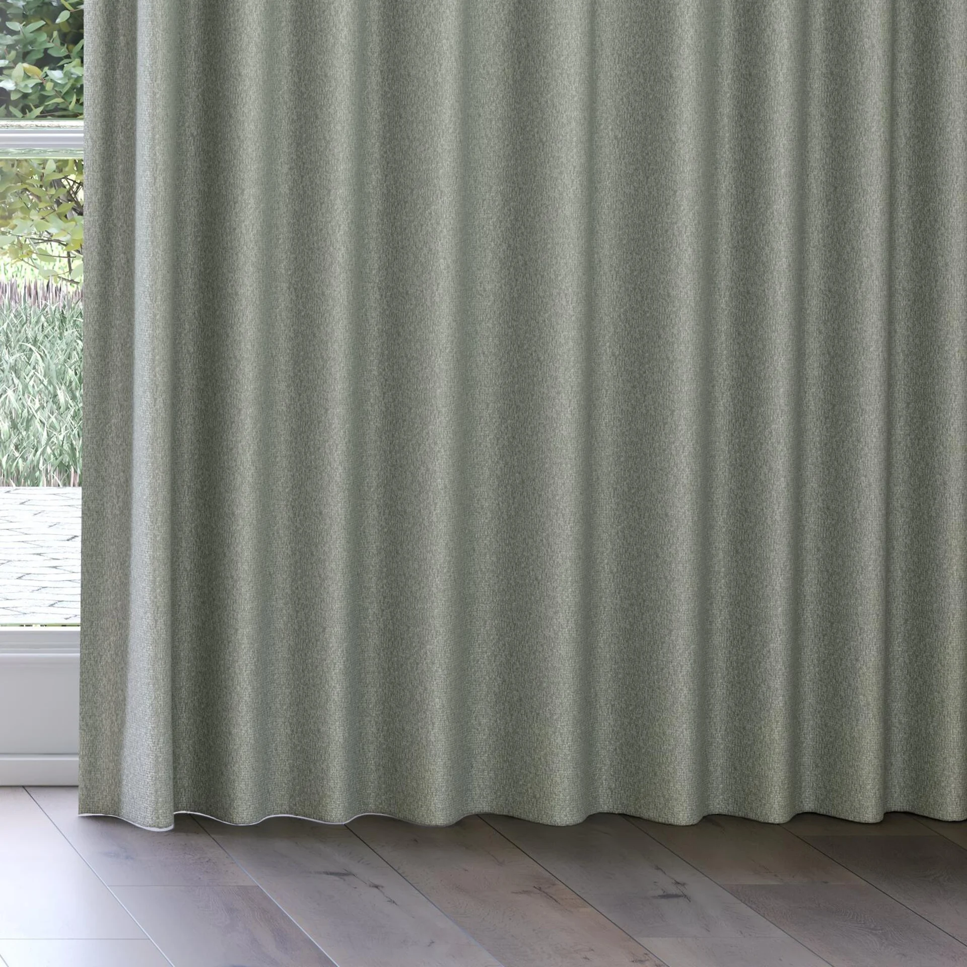 Bottom view of Sabik Mineral, on curtain rail