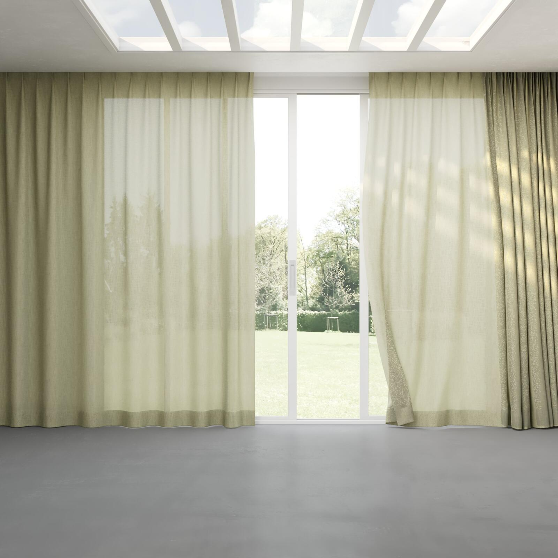 Full view of Motion Leaf, pinch pleat