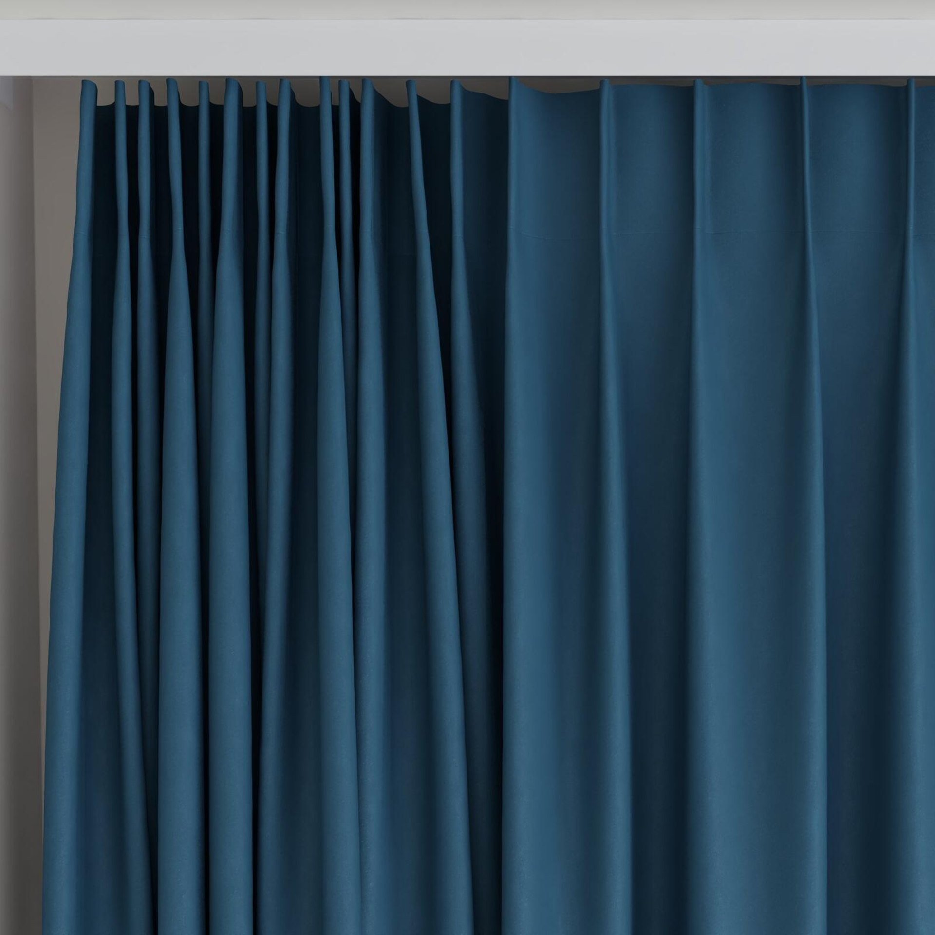 Top view of Vela Nautical, on curtain rail