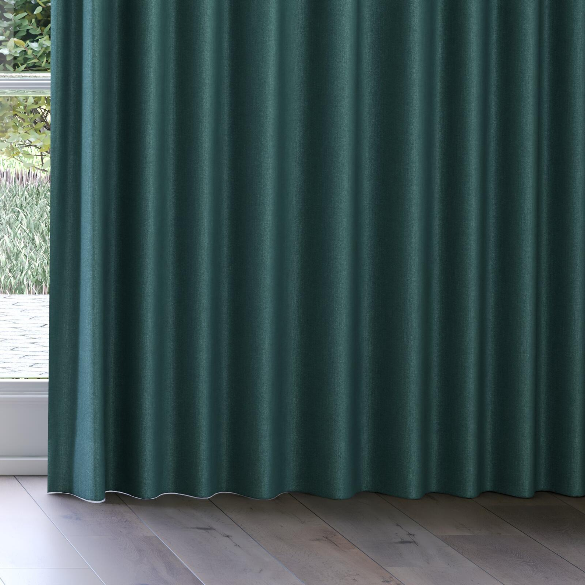 Bottom view of Perfecto Spruce, on curtain rail