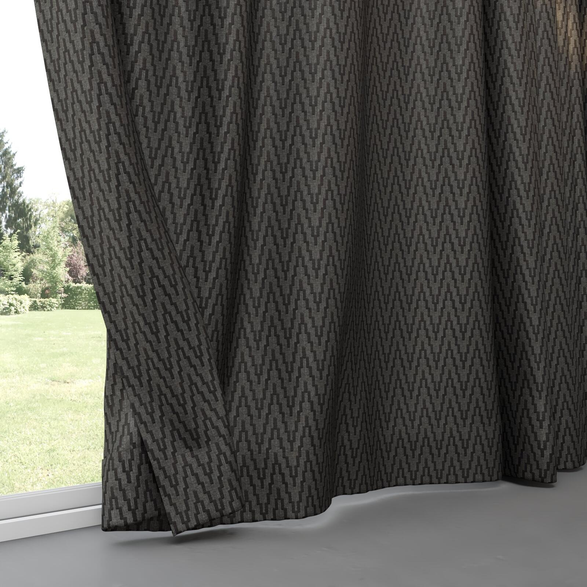 Bottom view of Running Platinum, pinch pleat