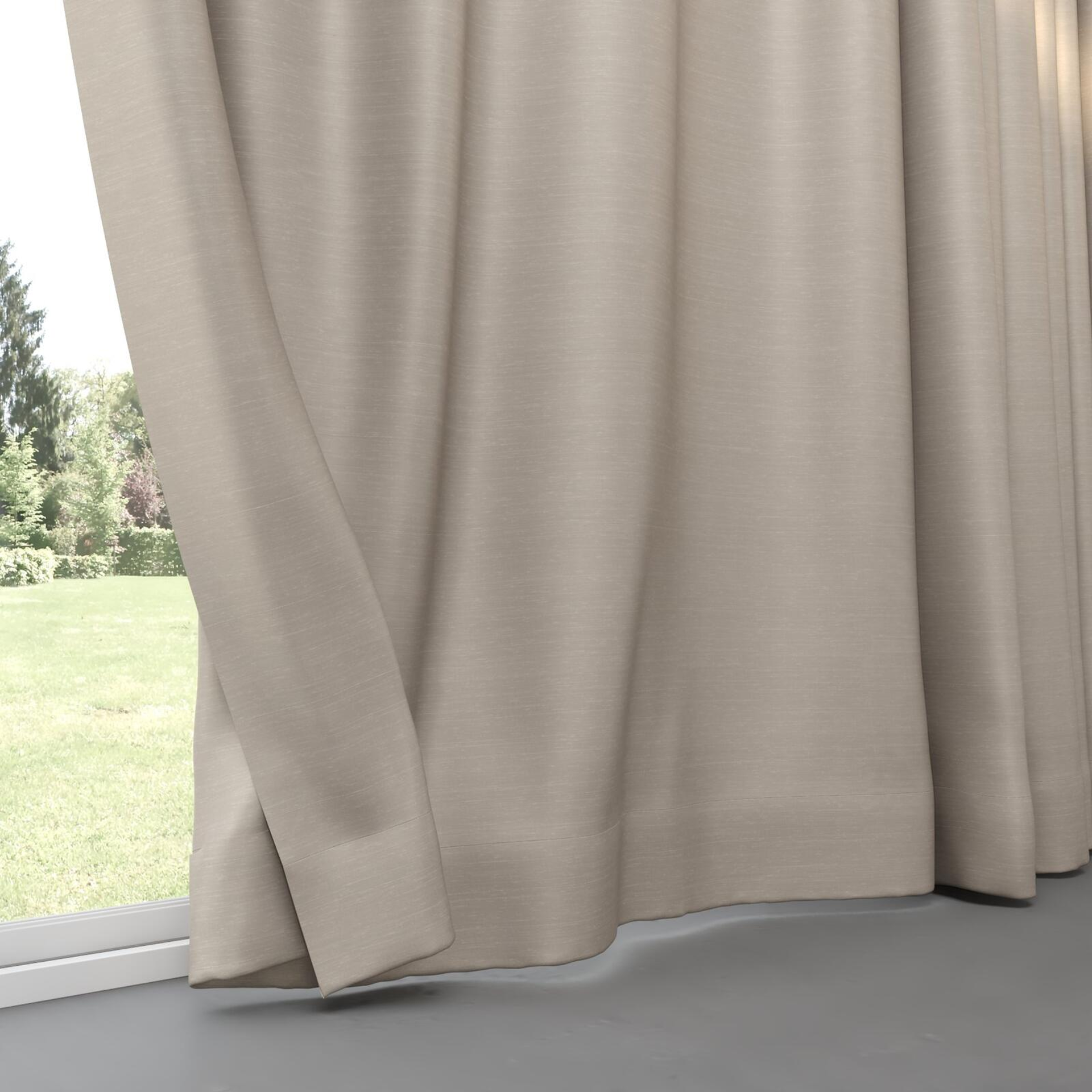 Bottom view of Silky Limestone, pinch pleat