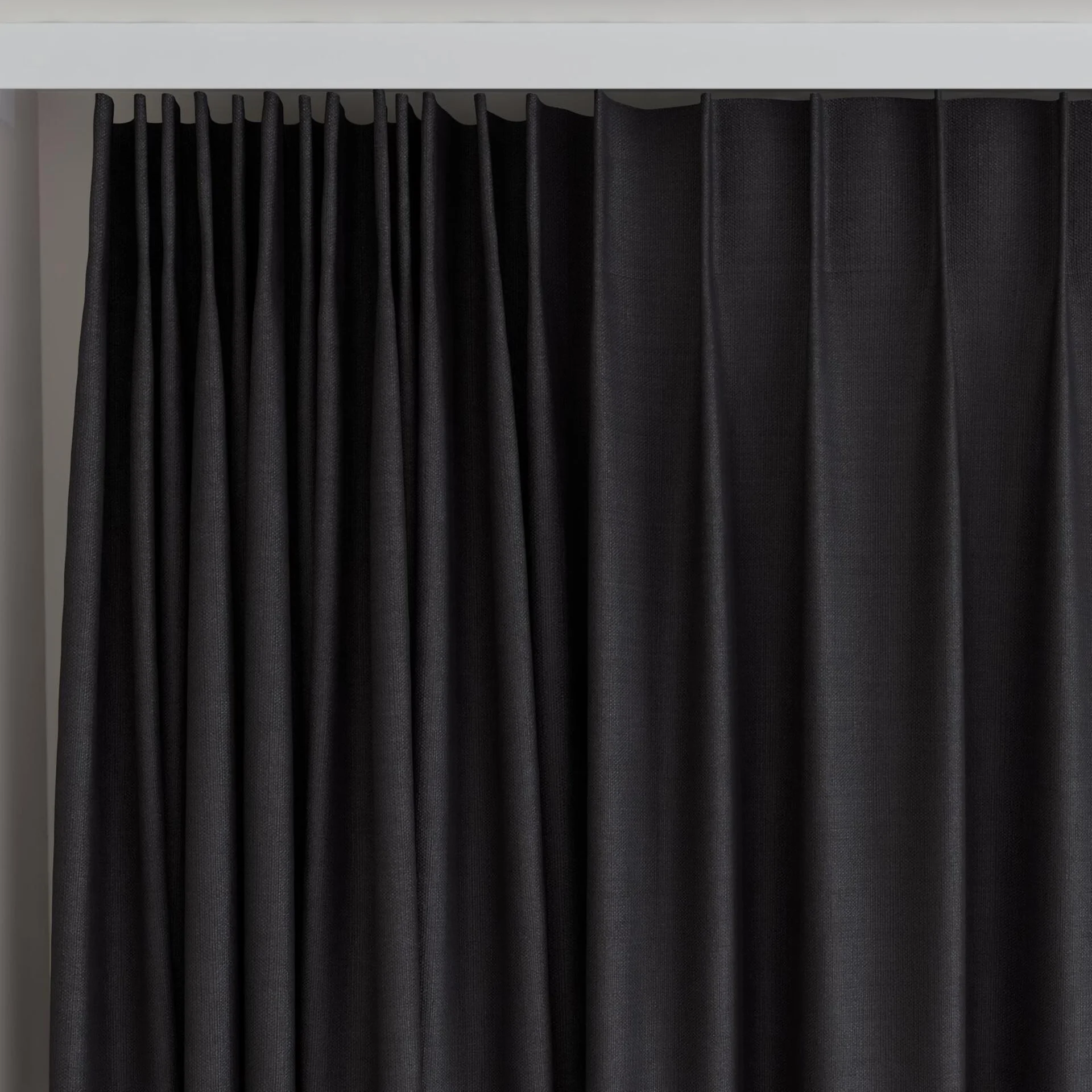 Top view of Linex Onyx, on curtain rail
