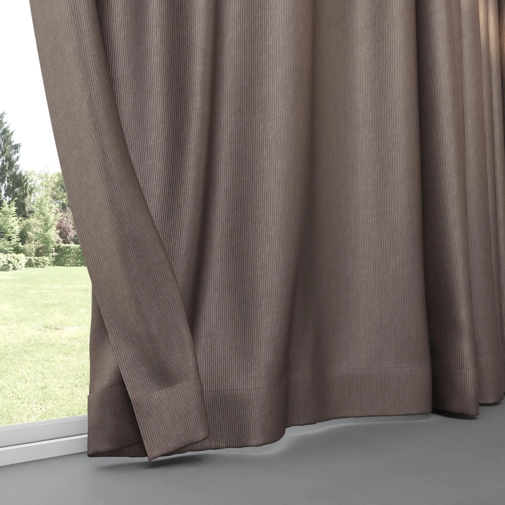 Bottom view of Hombre Walnut, pinch pleat