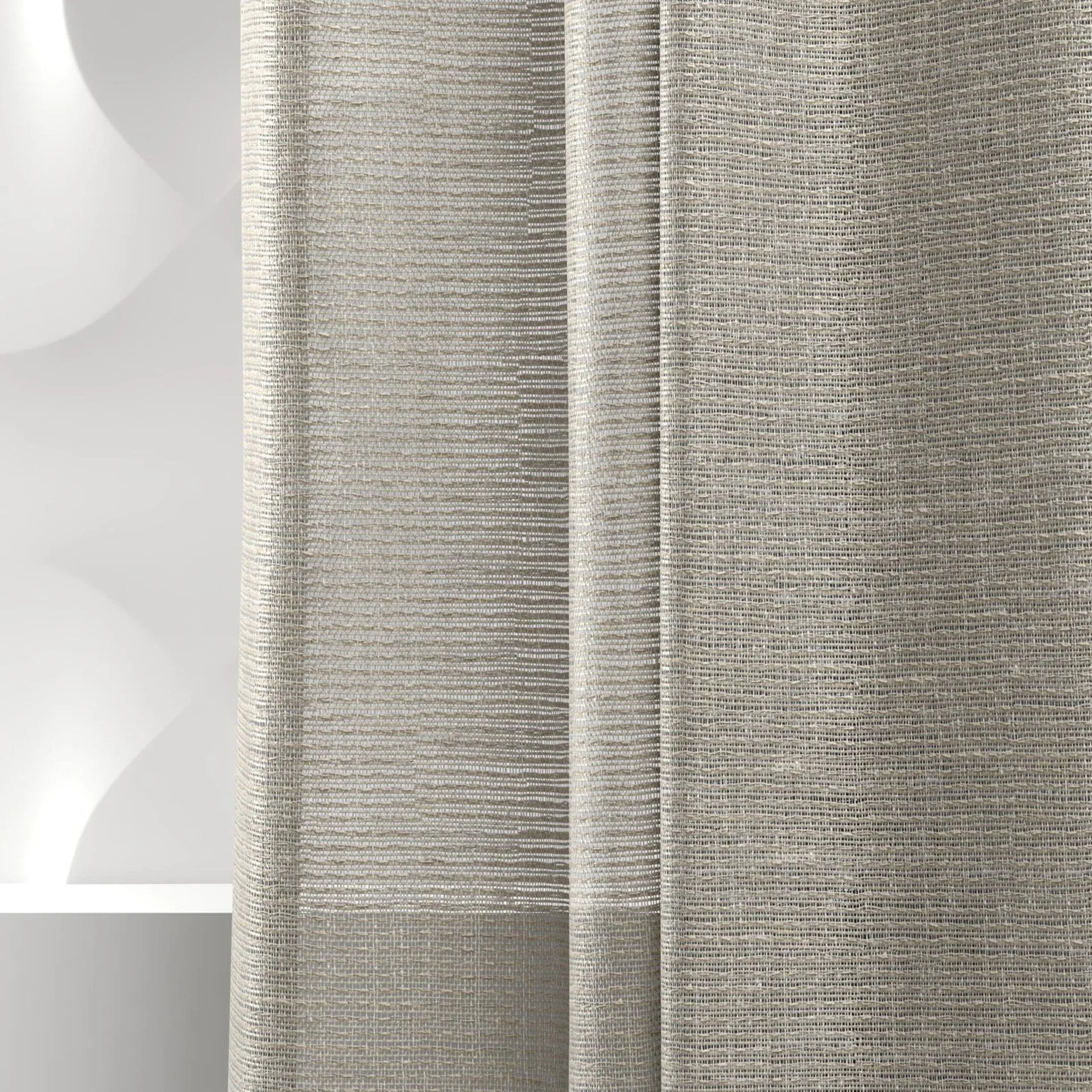 Detailed view of Flash Raffia