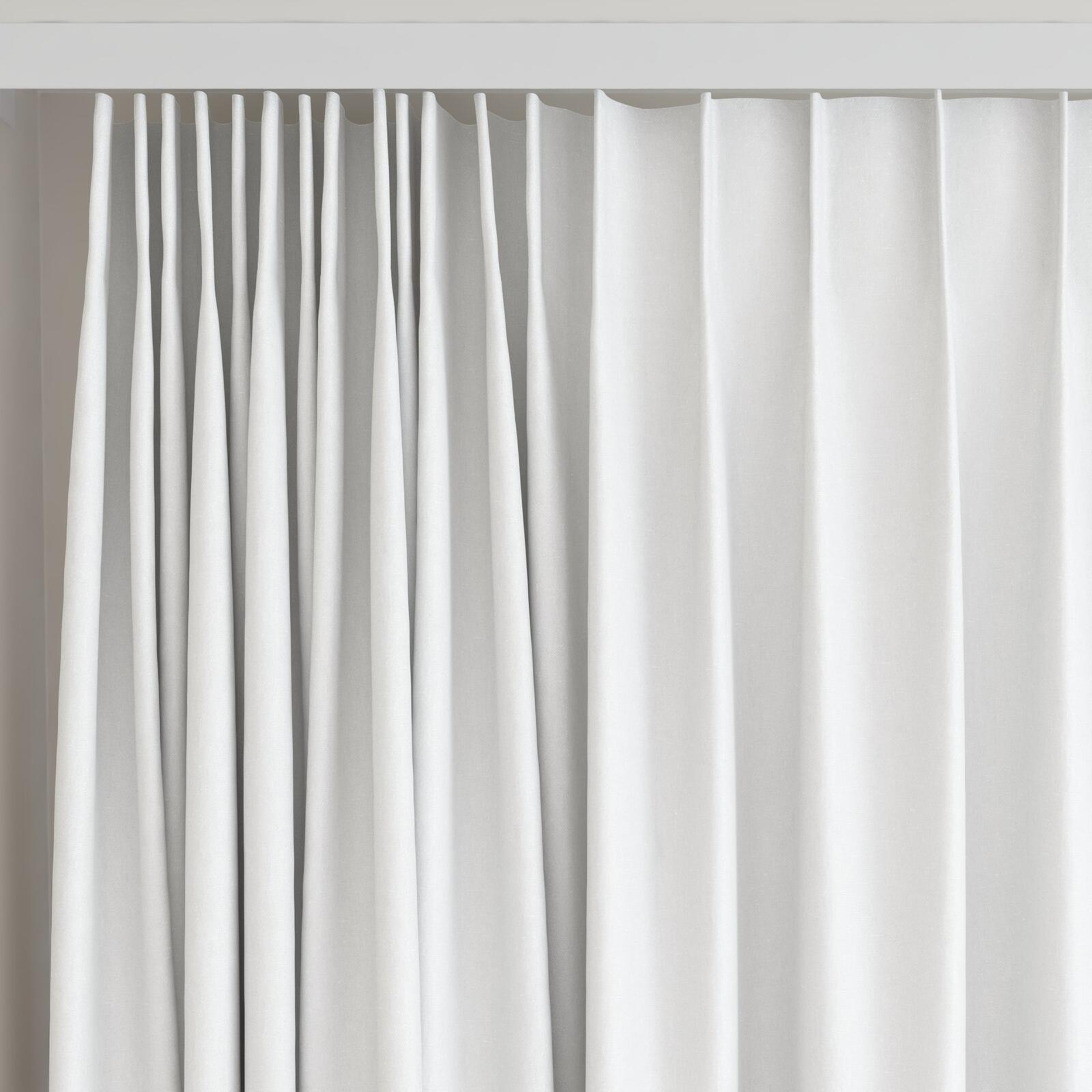 Top view of Eternal Blanc, on curtain rail