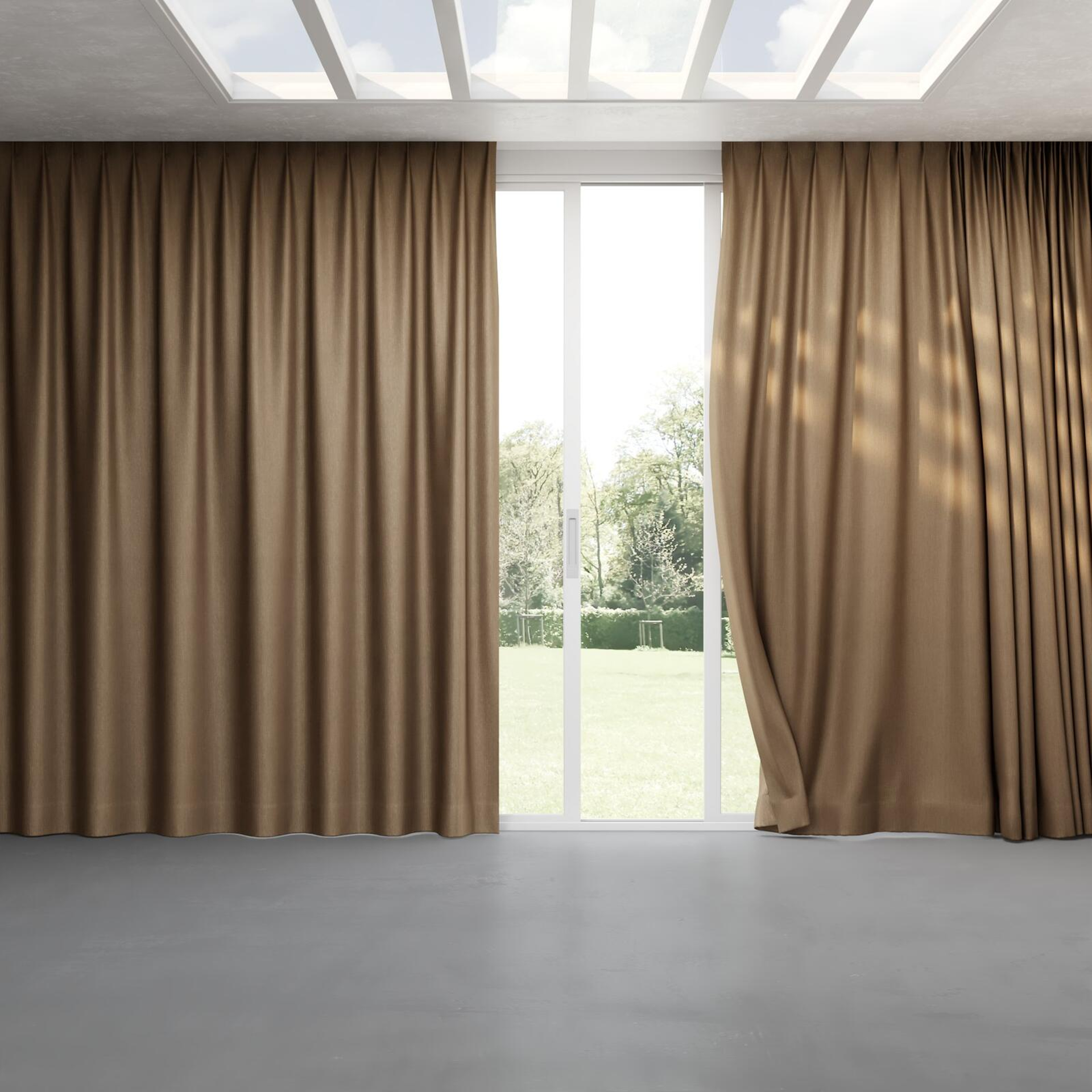 Full view of Hombre Otter, pinch pleat