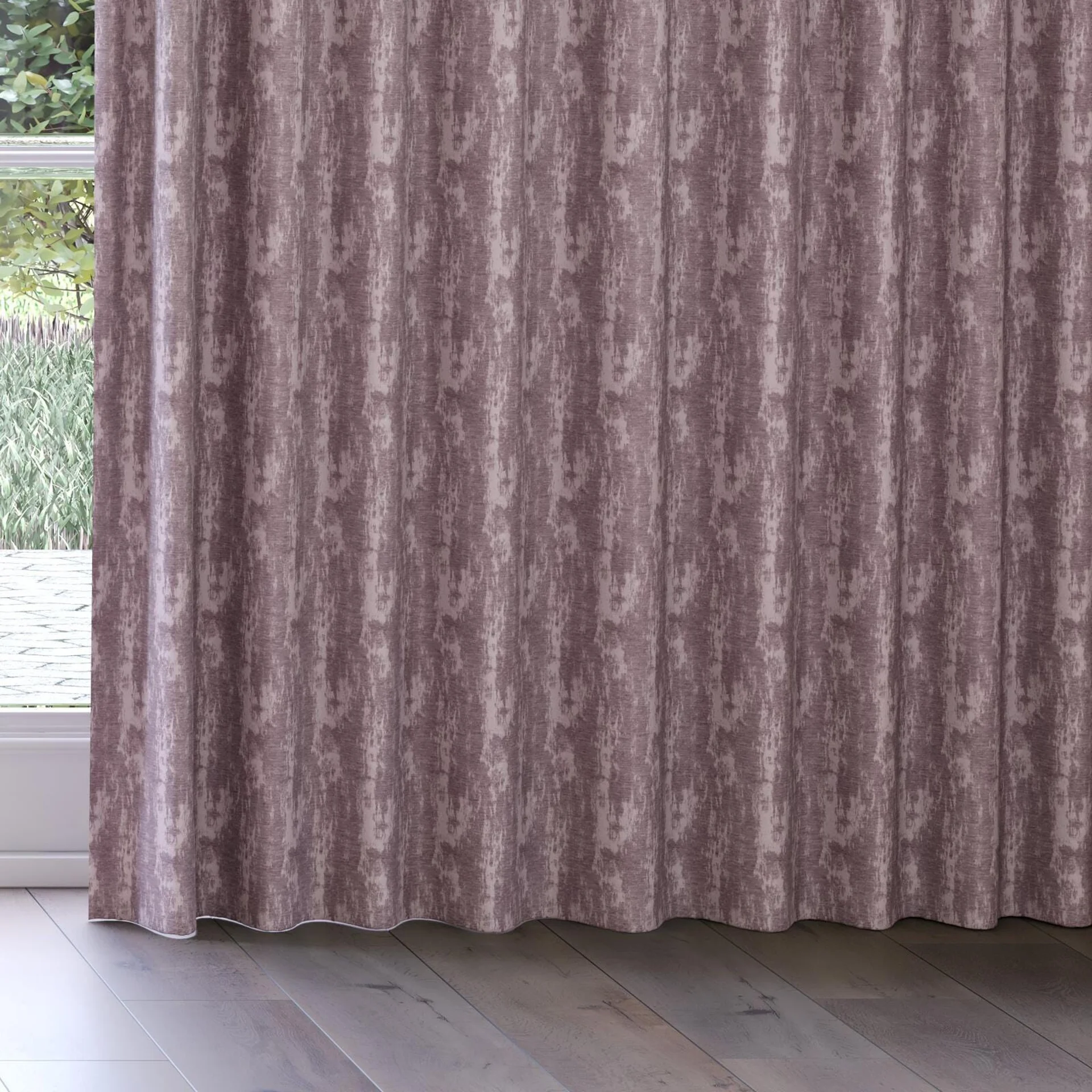 Bottom view of Innovation Shadow, on curtain rail