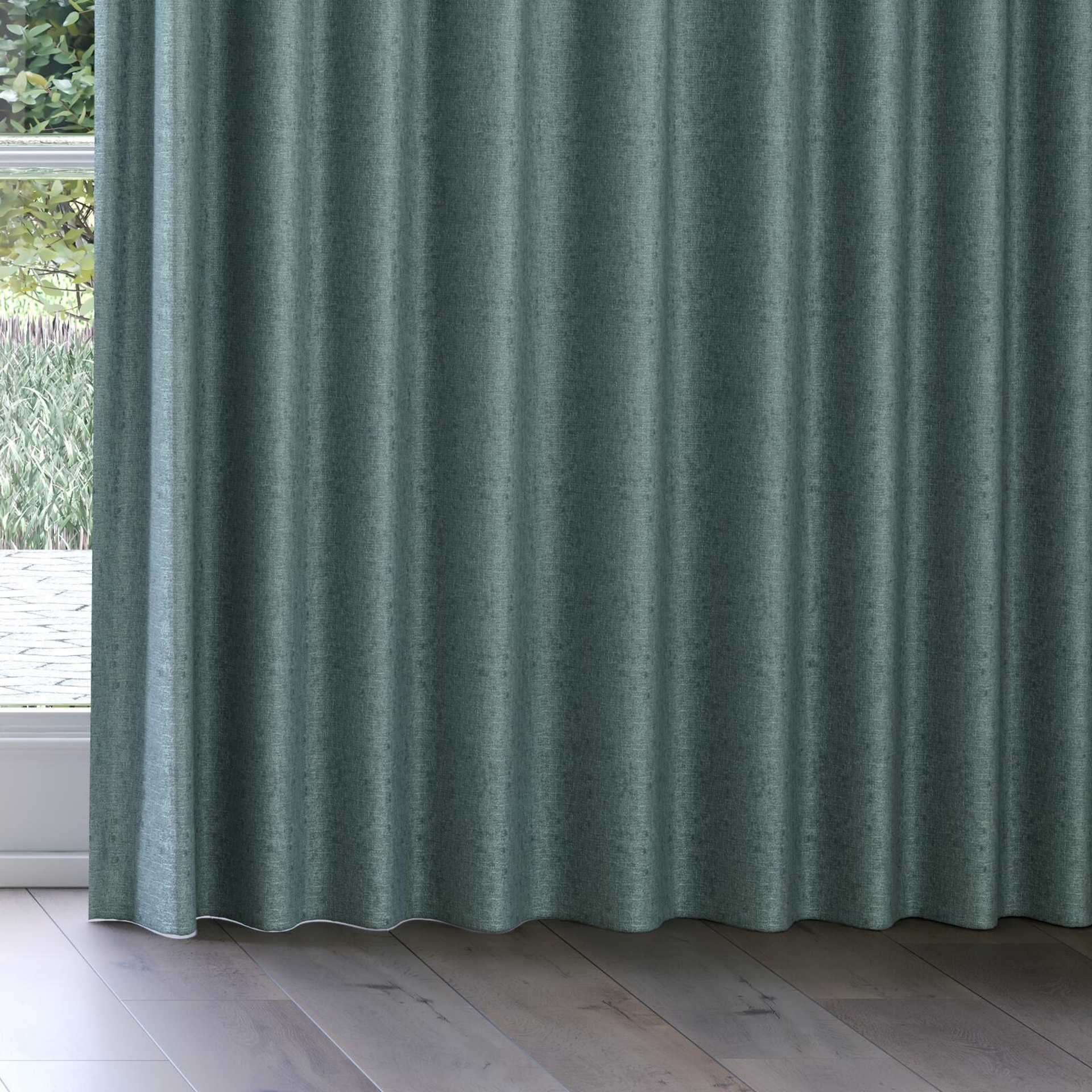 Bottom view of Monsieur Mineral, on curtain rail