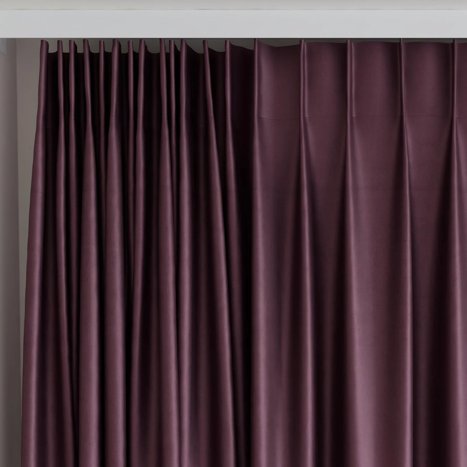 Top view of Warlock Aubergine, on curtain rail