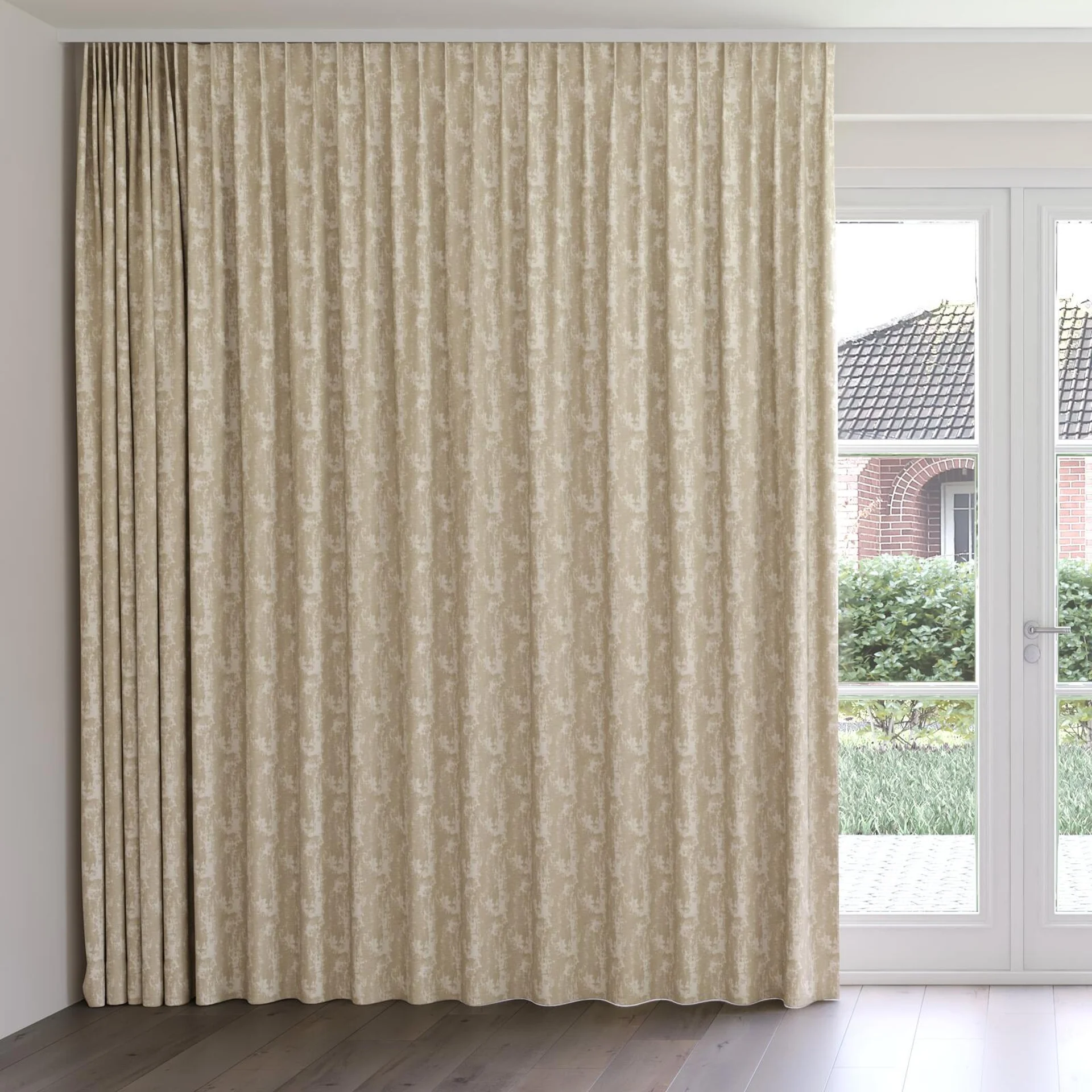 Front view of Innovation Oyster, on curtain rail