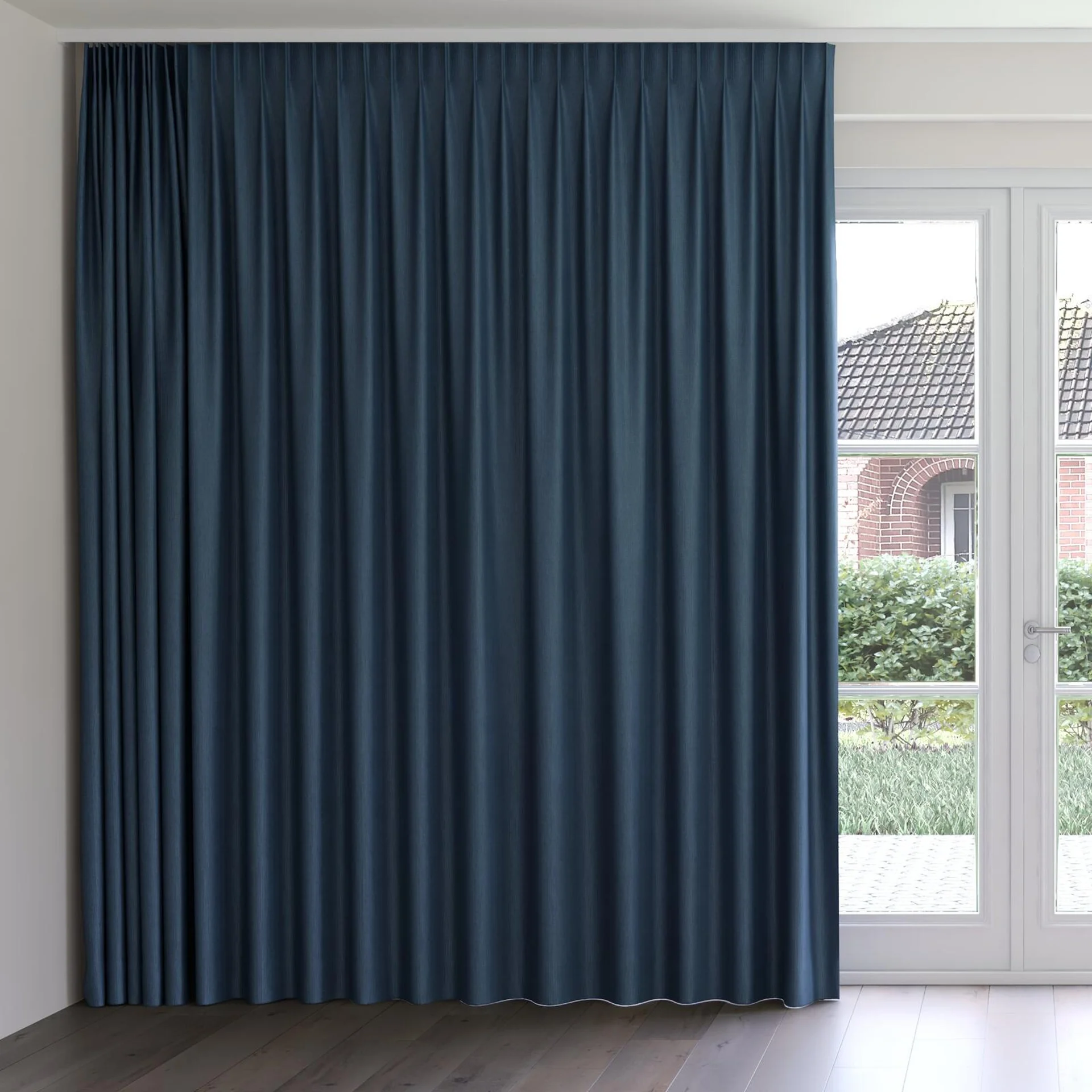 Front view of Hombre Petrol, on curtain rail