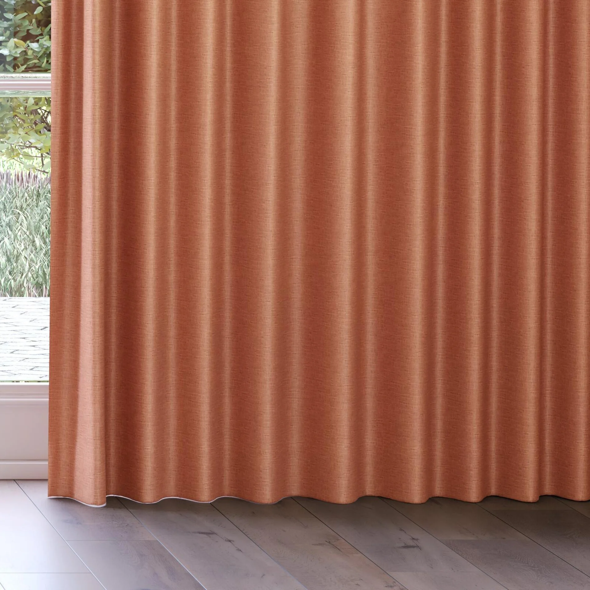 Bottom view of Tonto Spice, on curtain rail