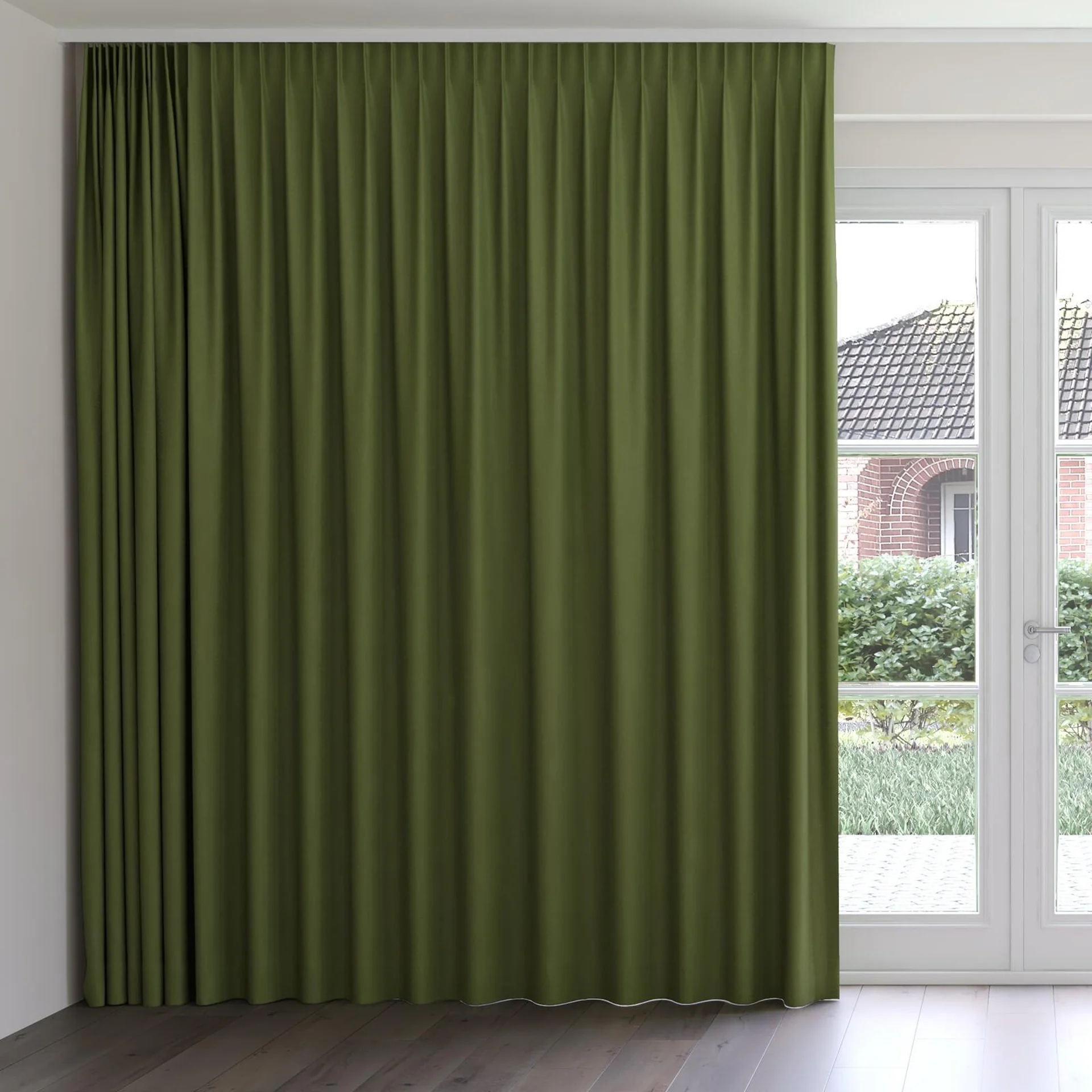 Front view of Luxo Hunter, on curtain rail