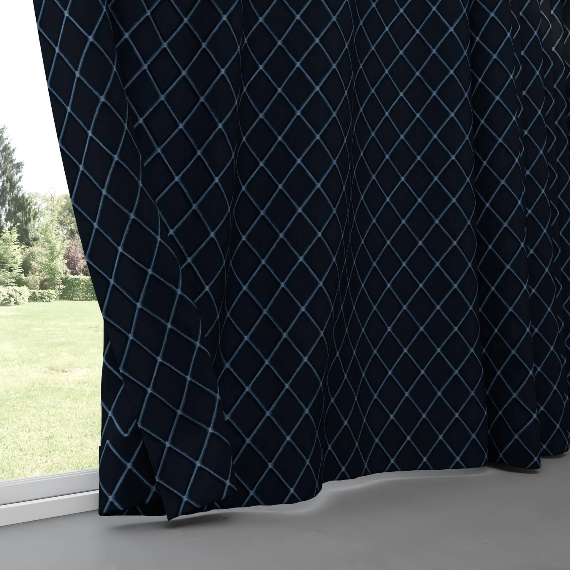 Bottom view of Pantheon Eclipse, pinch pleat