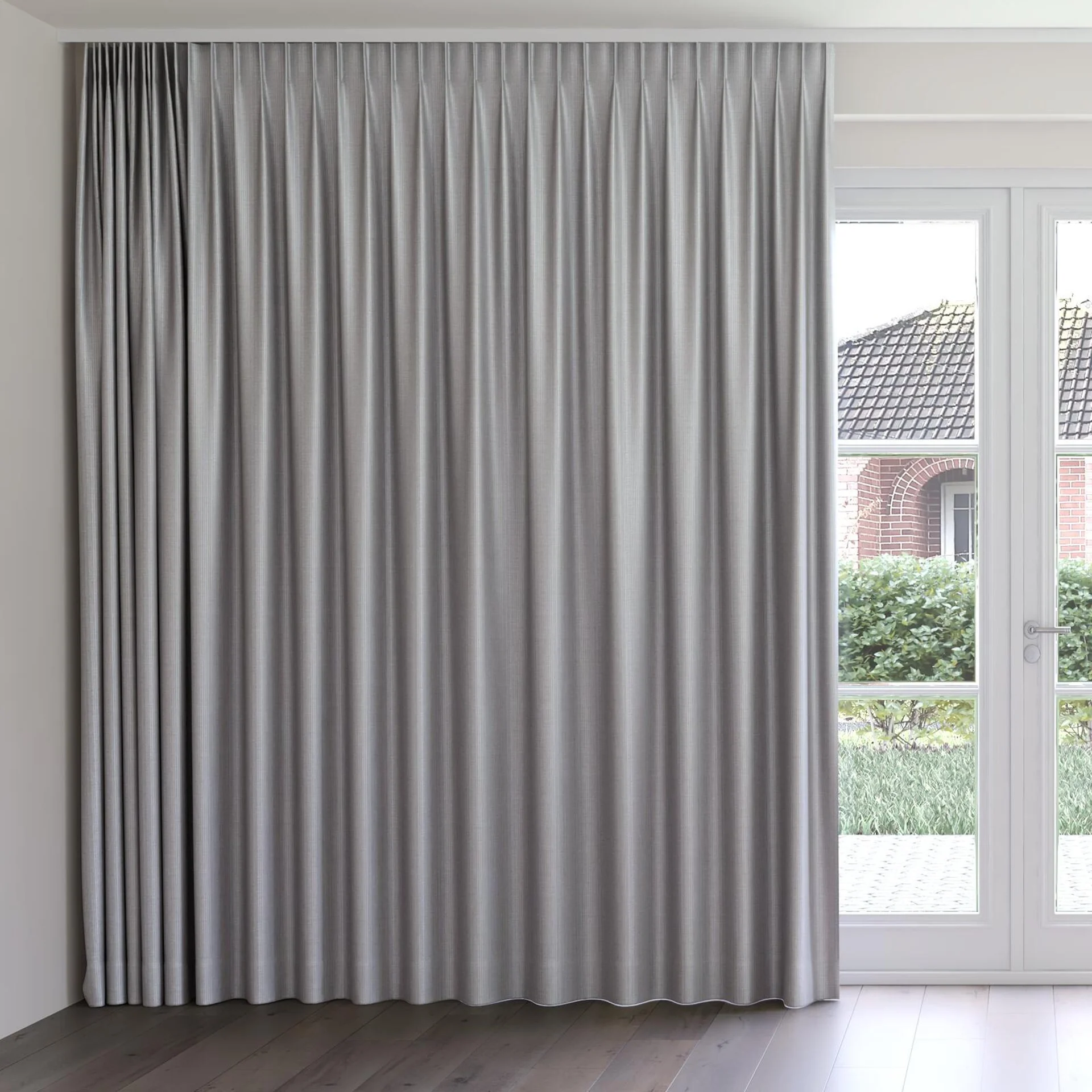 Front view of Leonardo Ocean, on curtain rail