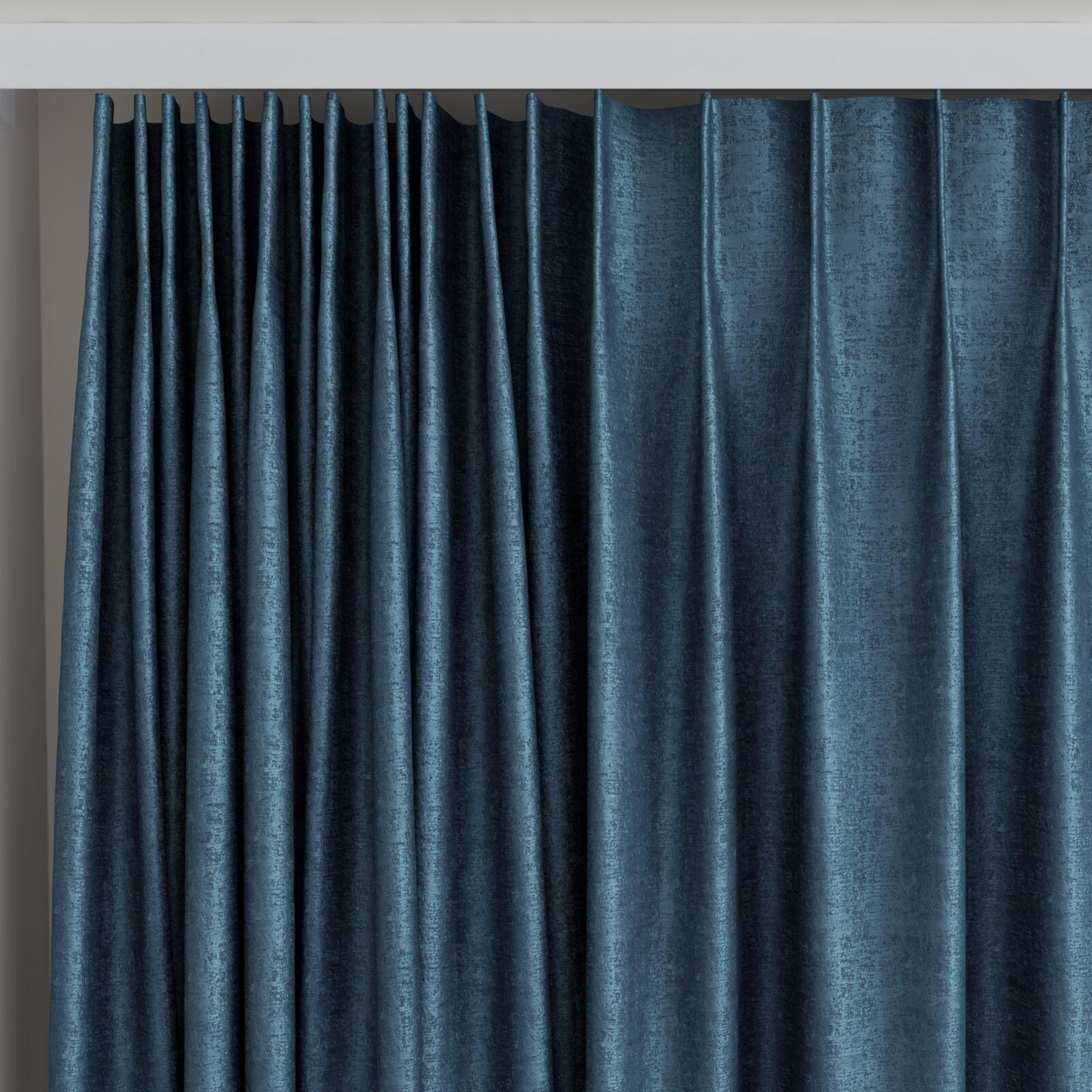 Top view of Hug Hydro, on curtain rail