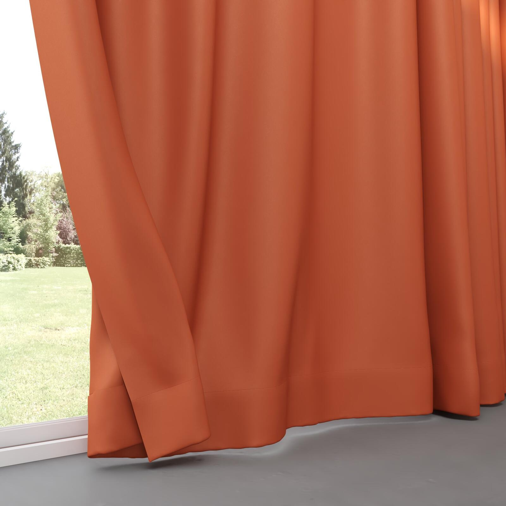 Bottom view of Blockbuster Sienna, pinch pleat