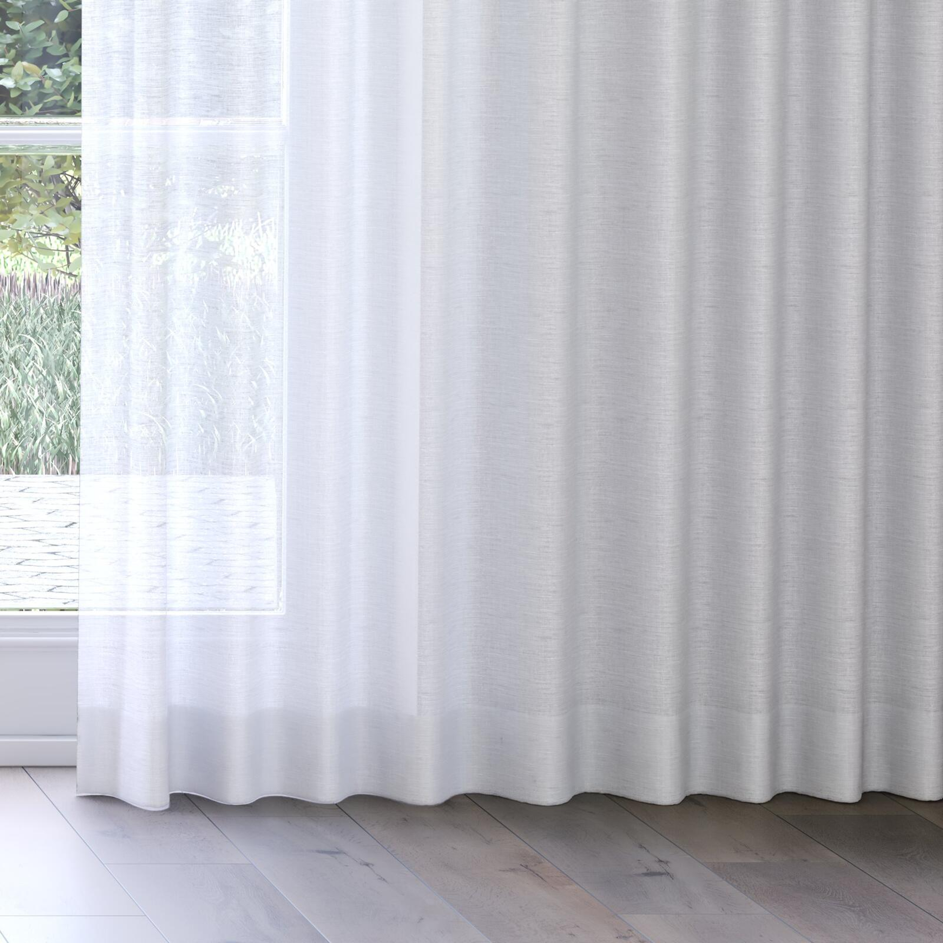 Bottom view of Gossy Snow, on curtain rail