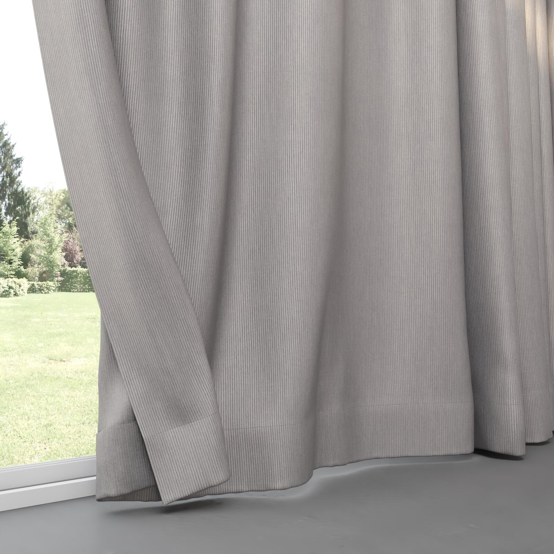 Bottom view of Hombre Limestone, pinch pleat