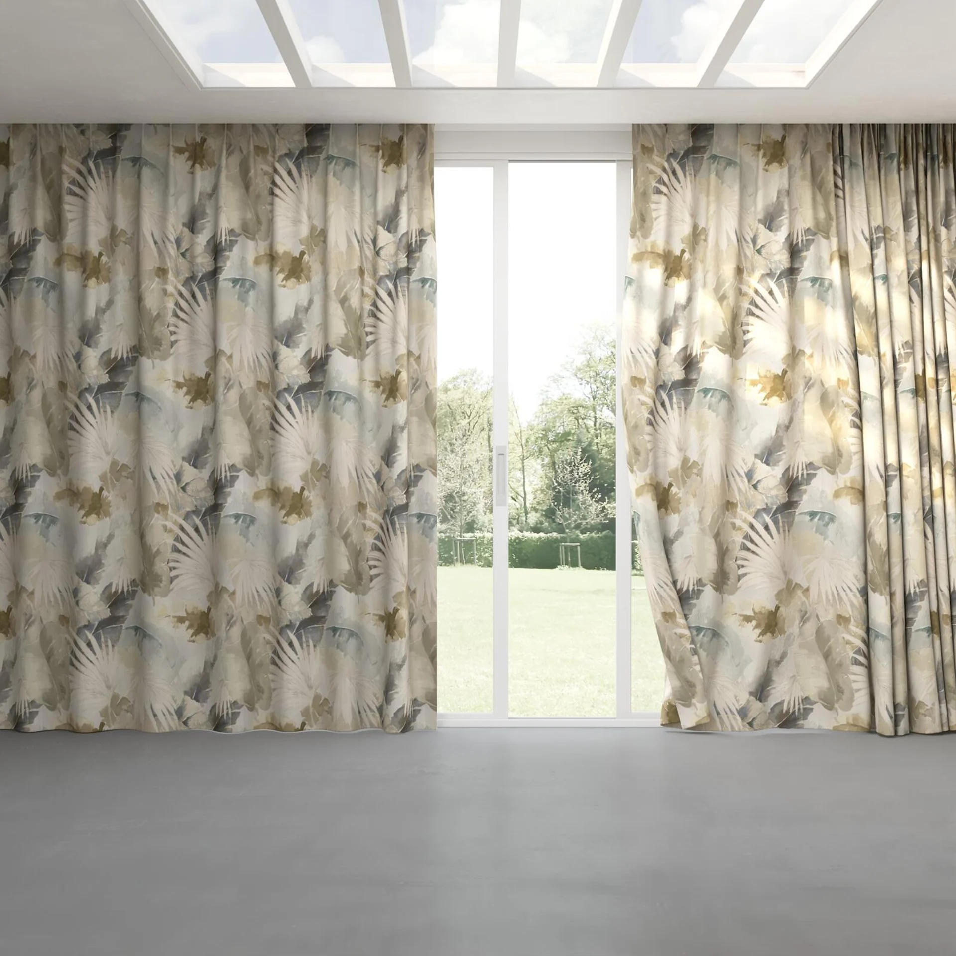 Full view of Canopy Gilver, pinch pleat