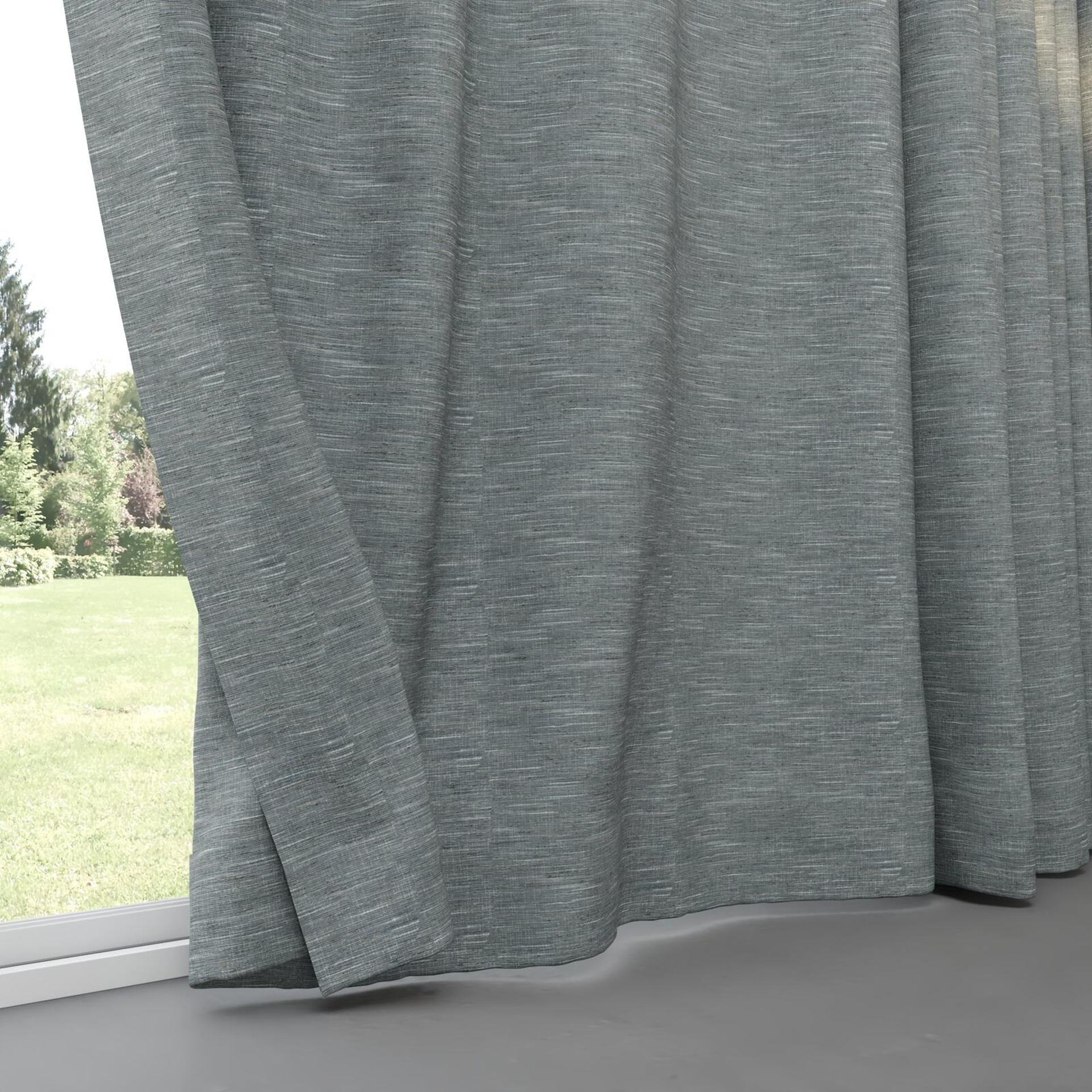 Bottom view of Venus Mist, pinch pleat