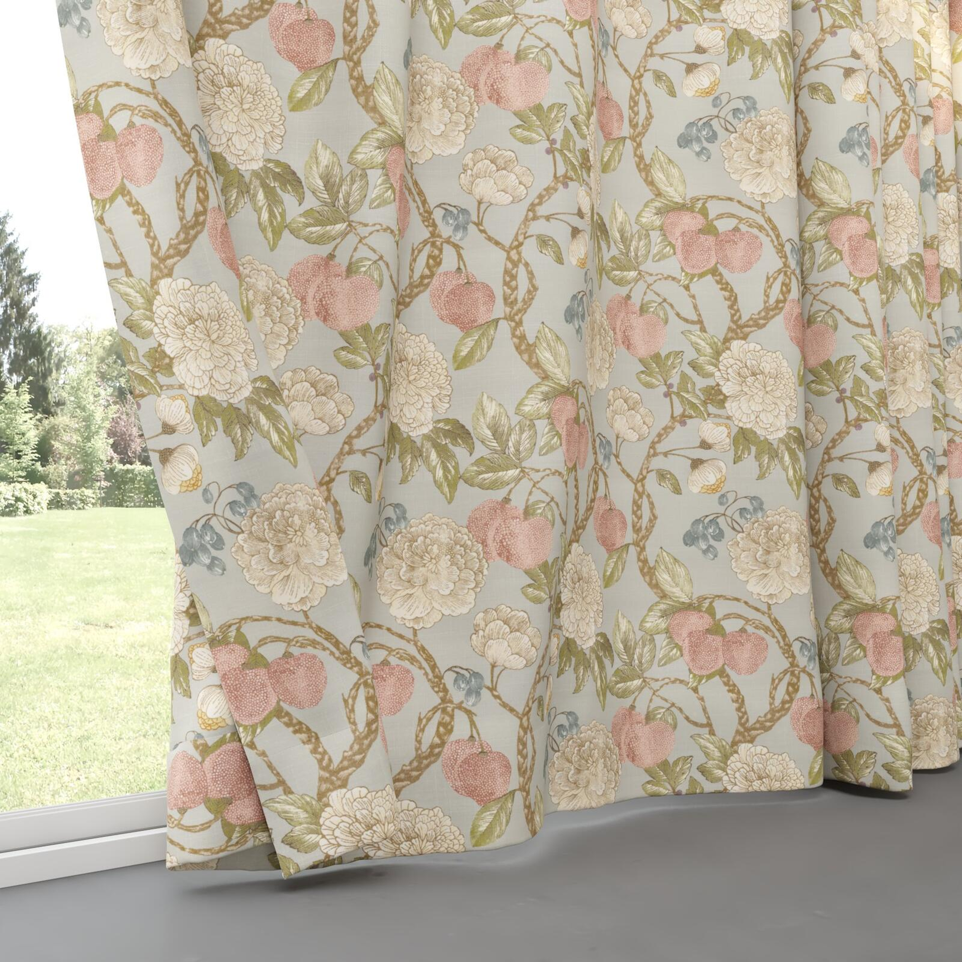 Bottom view of Valencia Spring, pinch pleat