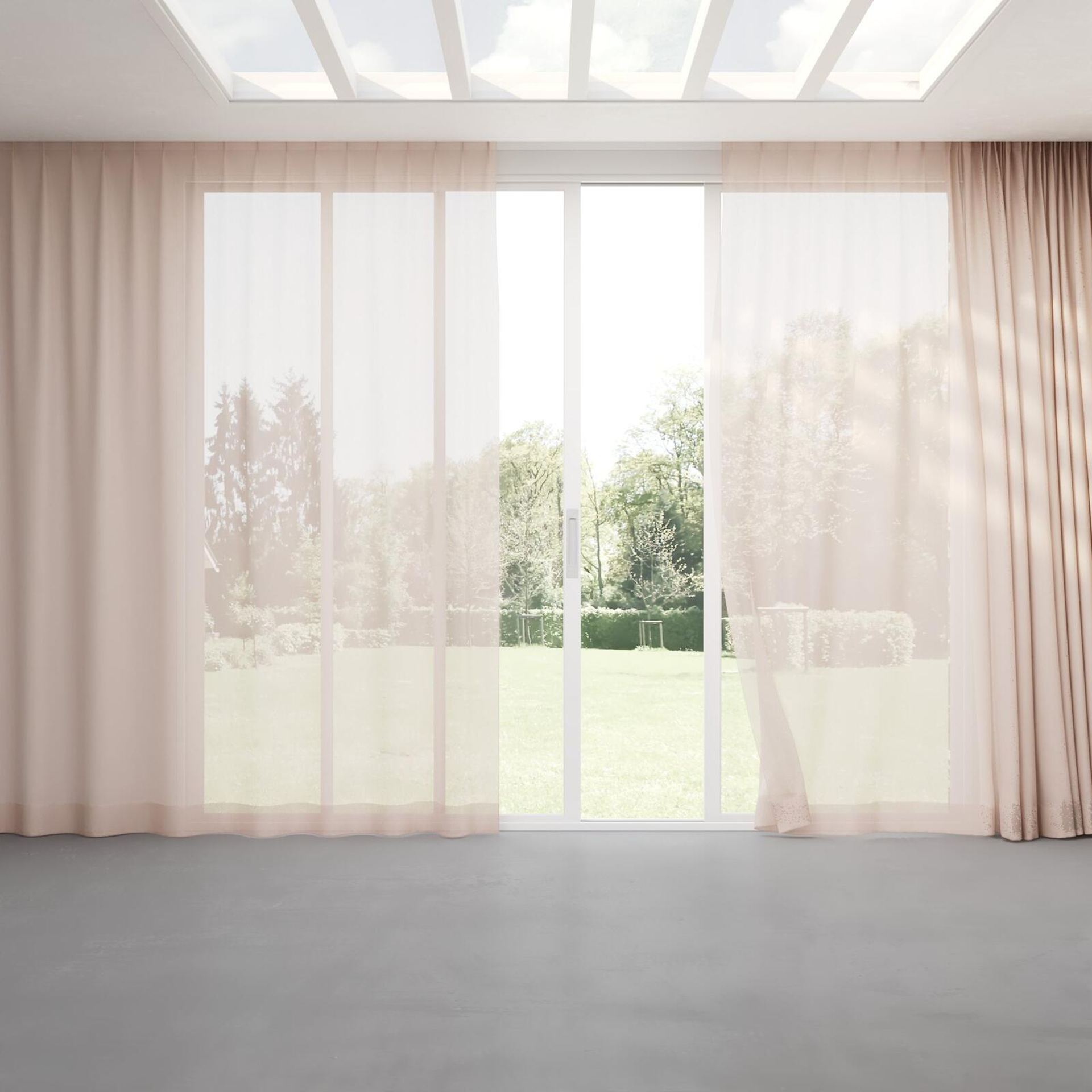 Full view of Sardinia Rosa, pinch pleat