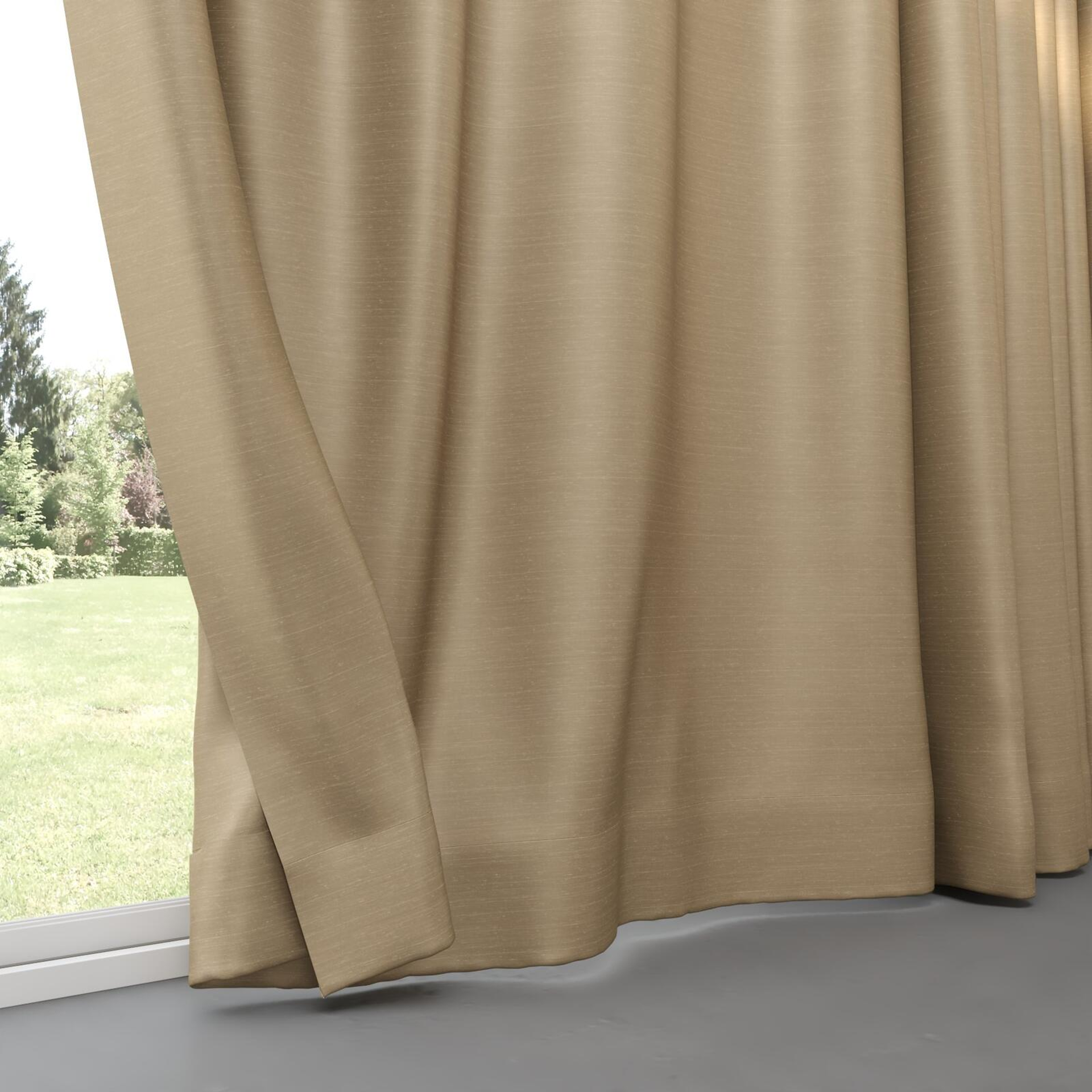 Bottom view of Silky Kangaroo, pinch pleat
