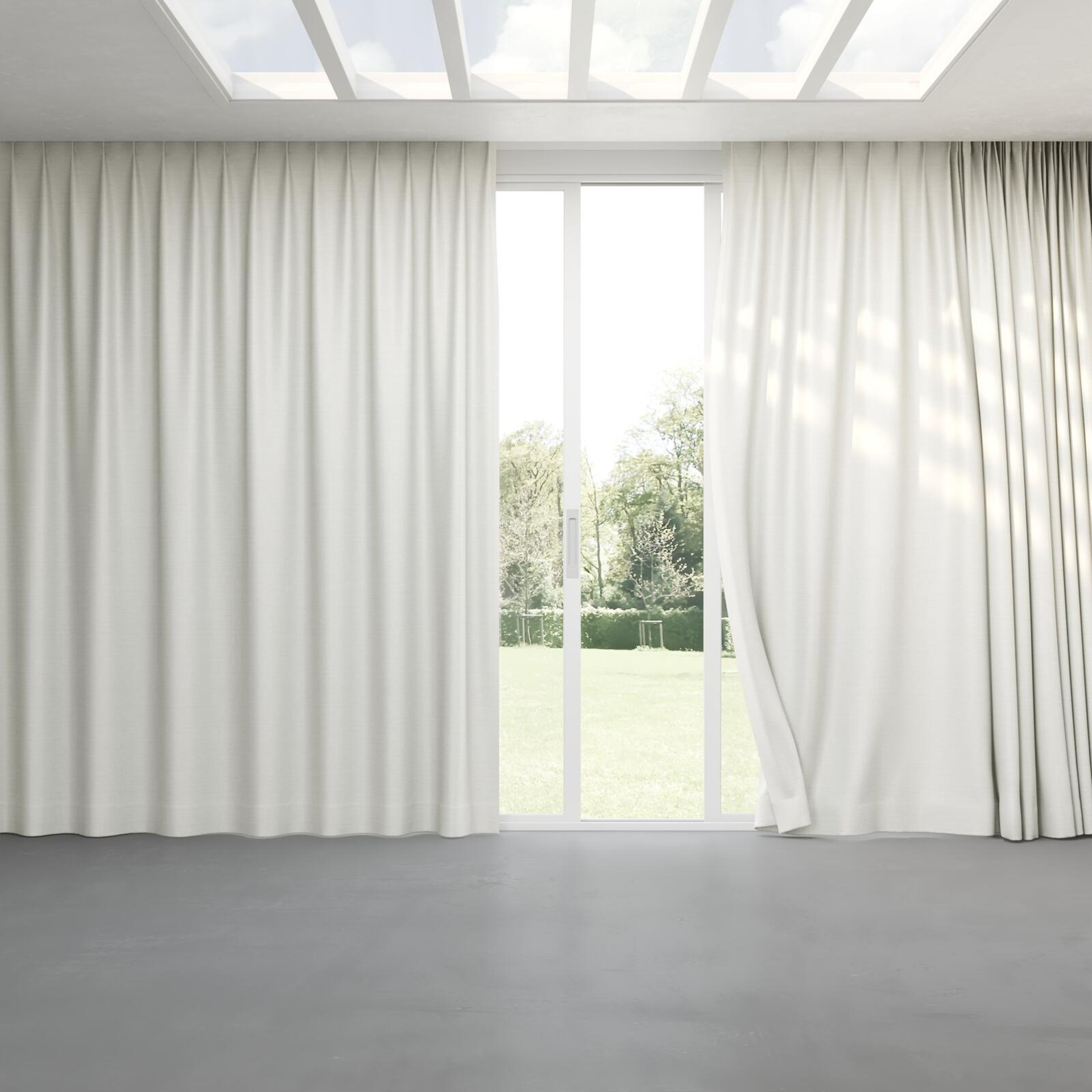 Full view of Silky Magnolia, pinch pleat