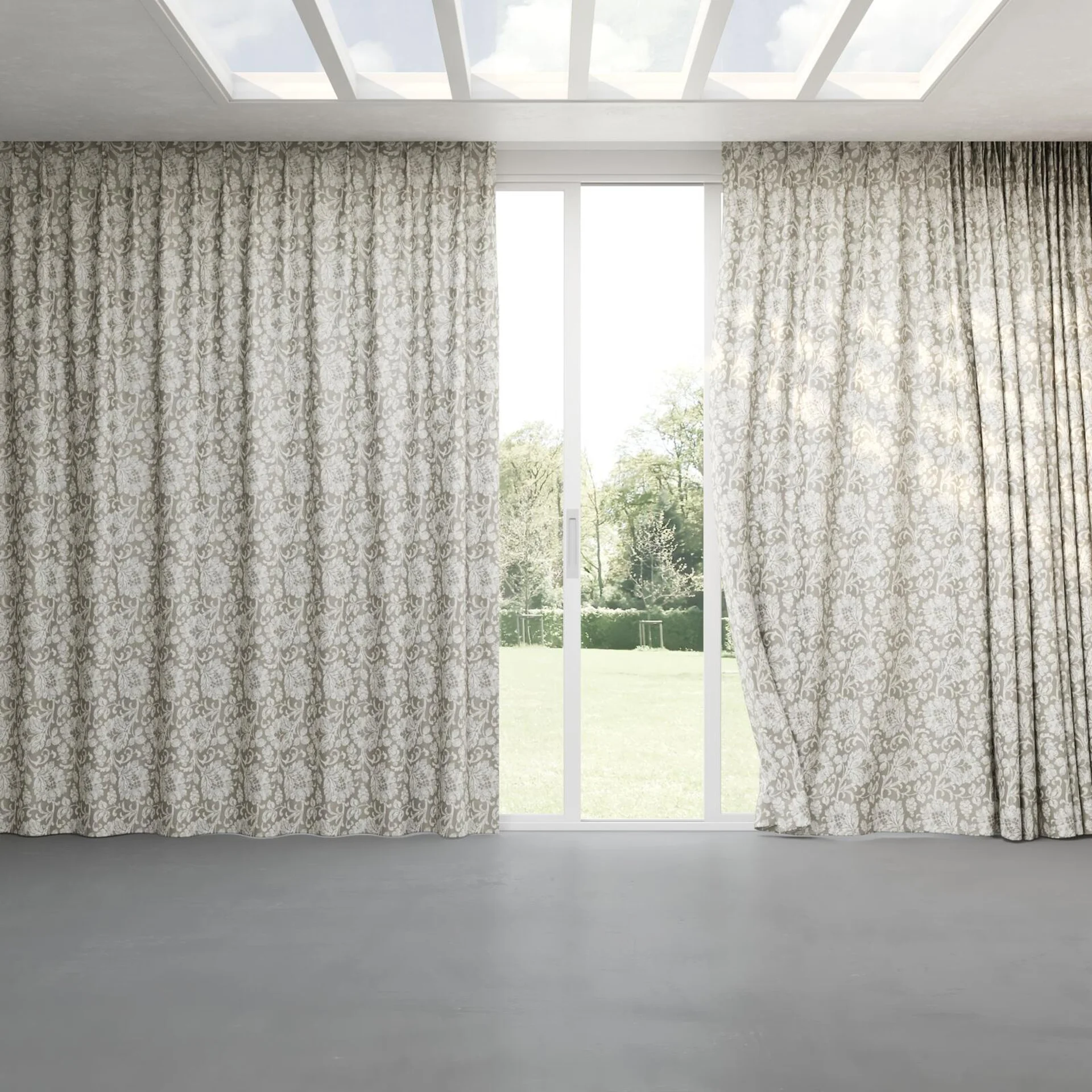 Full view of Florentine Cream, pinch pleat