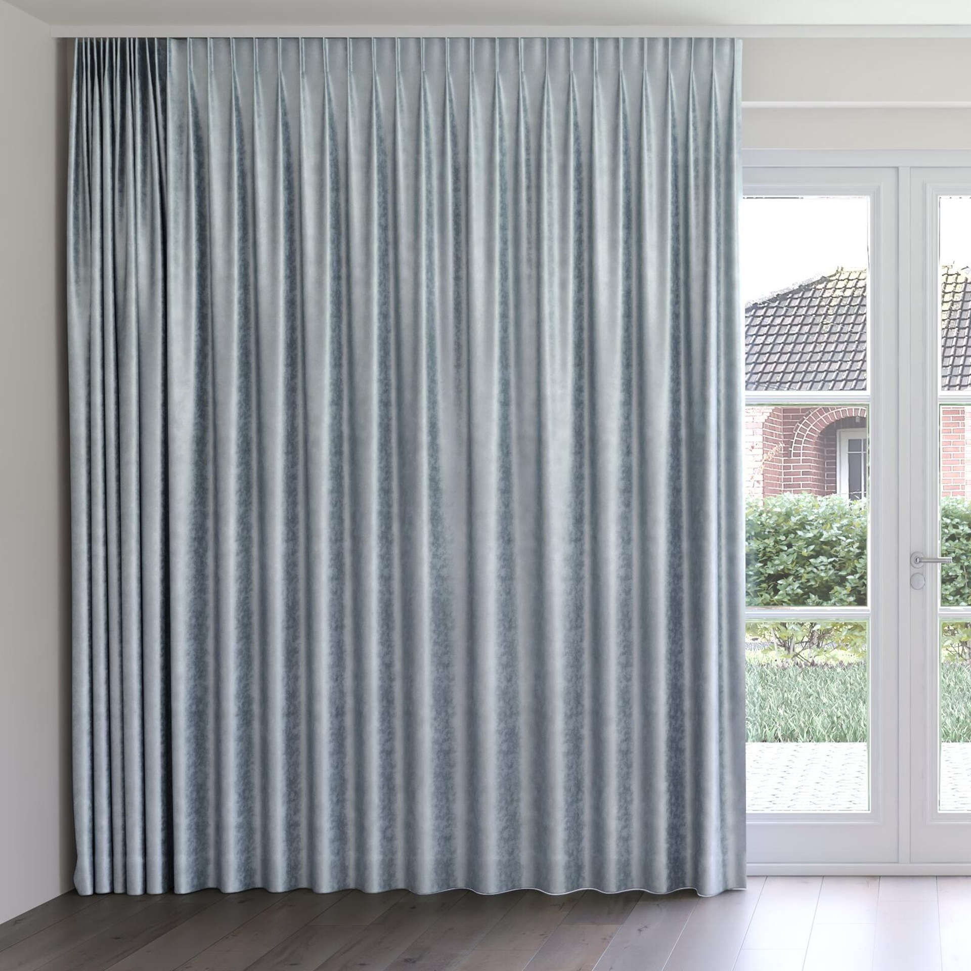 Front view of Fizz Dream, on curtain rail